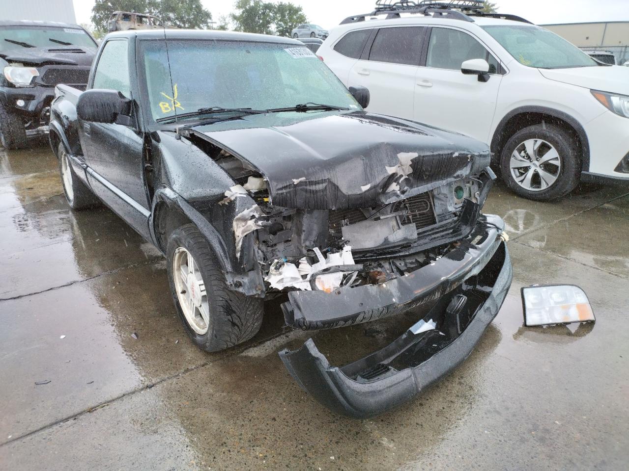 GMC SONOMA 2000 with VIN 1GTCS1448Y8107224 - Photo from auction
