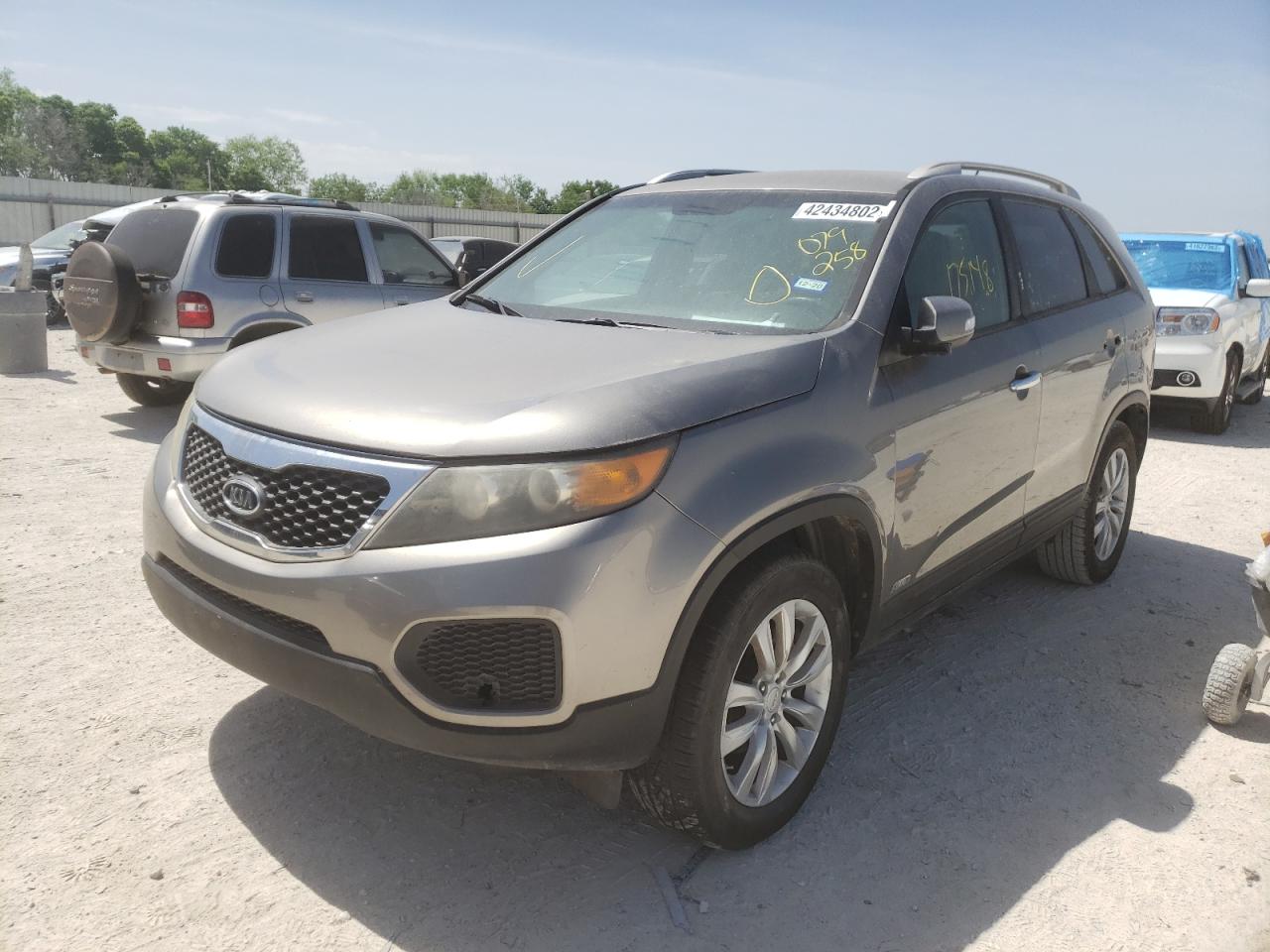 Photo 2 from auction – 2011 KIA SORENTO BA with VIN 5XYKTDA28BG079258