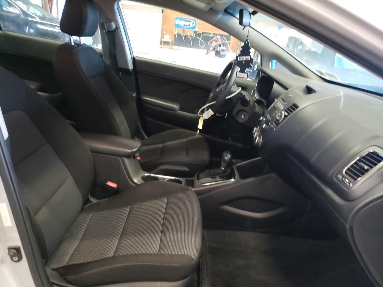 Photo 5 from auction – 2018 KIA FORTE LX with VIN 3KPFK4A7XJE167868