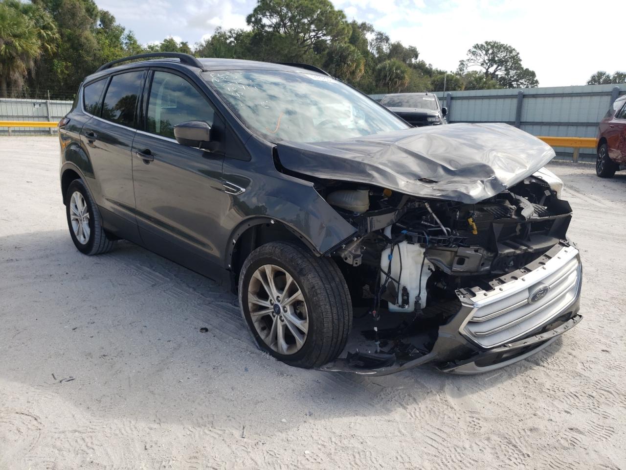 FORD ESCAPE SE 2018 with VIN 1FMCU9GD3JUB34313 - Photo from auction