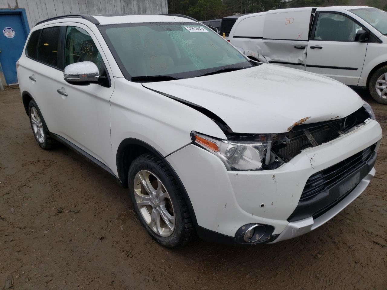 MITSUBISHI OUTLANDER 2015 with VIN JA4AZ3A3XFZ012529 - Photo from auction