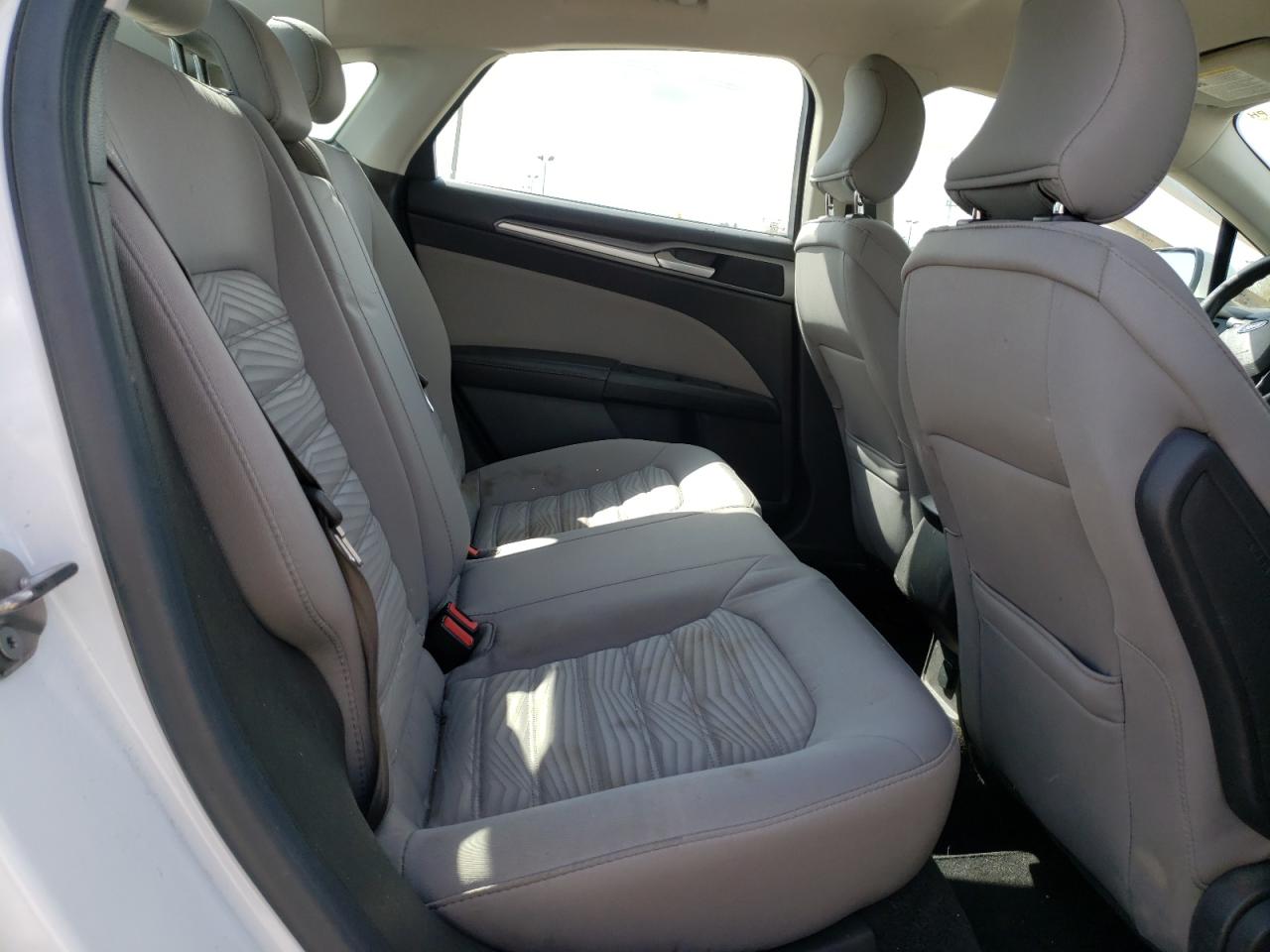 Photo 6 from auction – 2016 FORD FUSION S with VIN 3FA6P0G79GR231682
