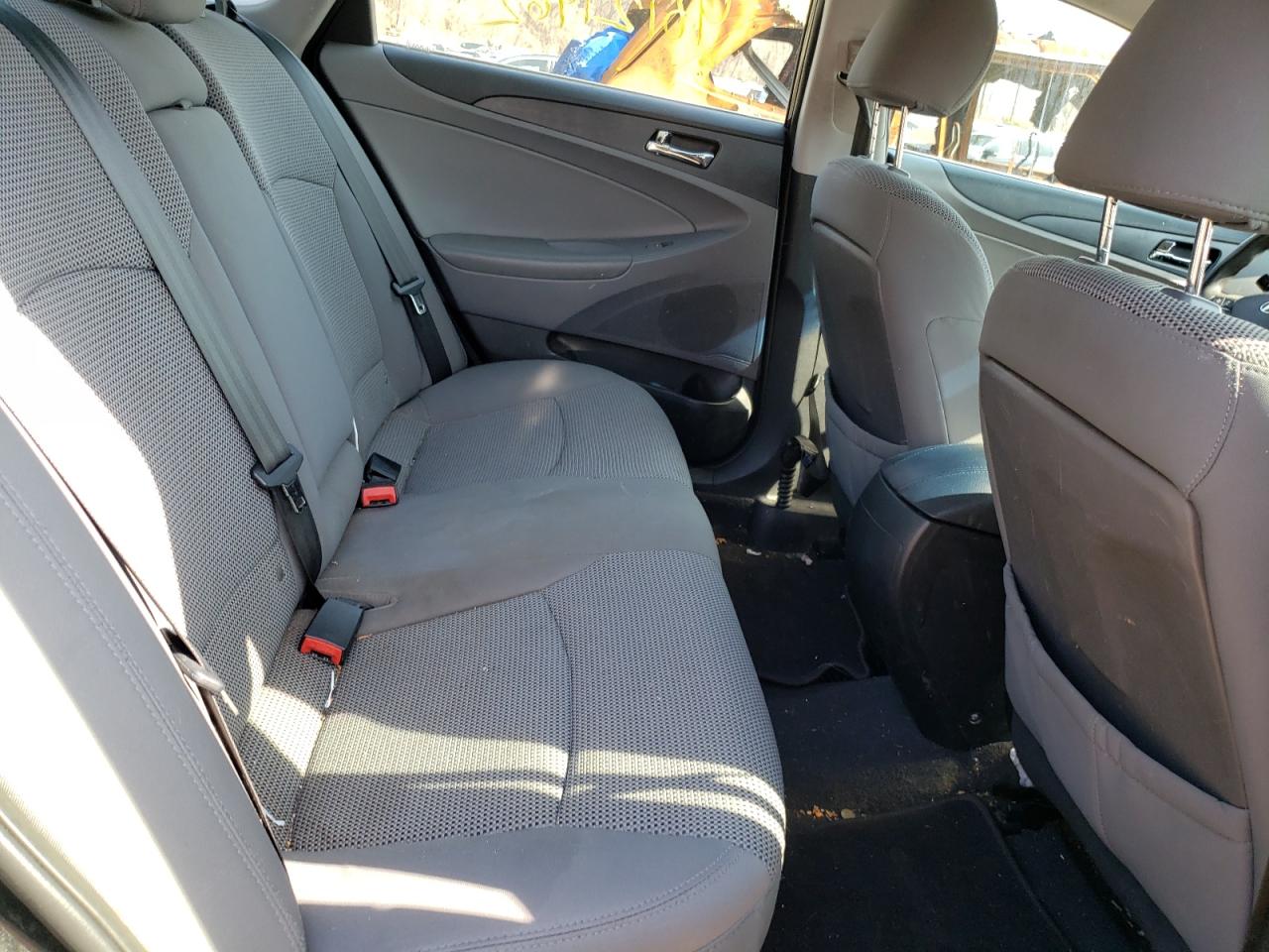 Photo 6 from auction – 2011 HYUNDAI SONATA with VIN 5NPEB4AC7BH158096