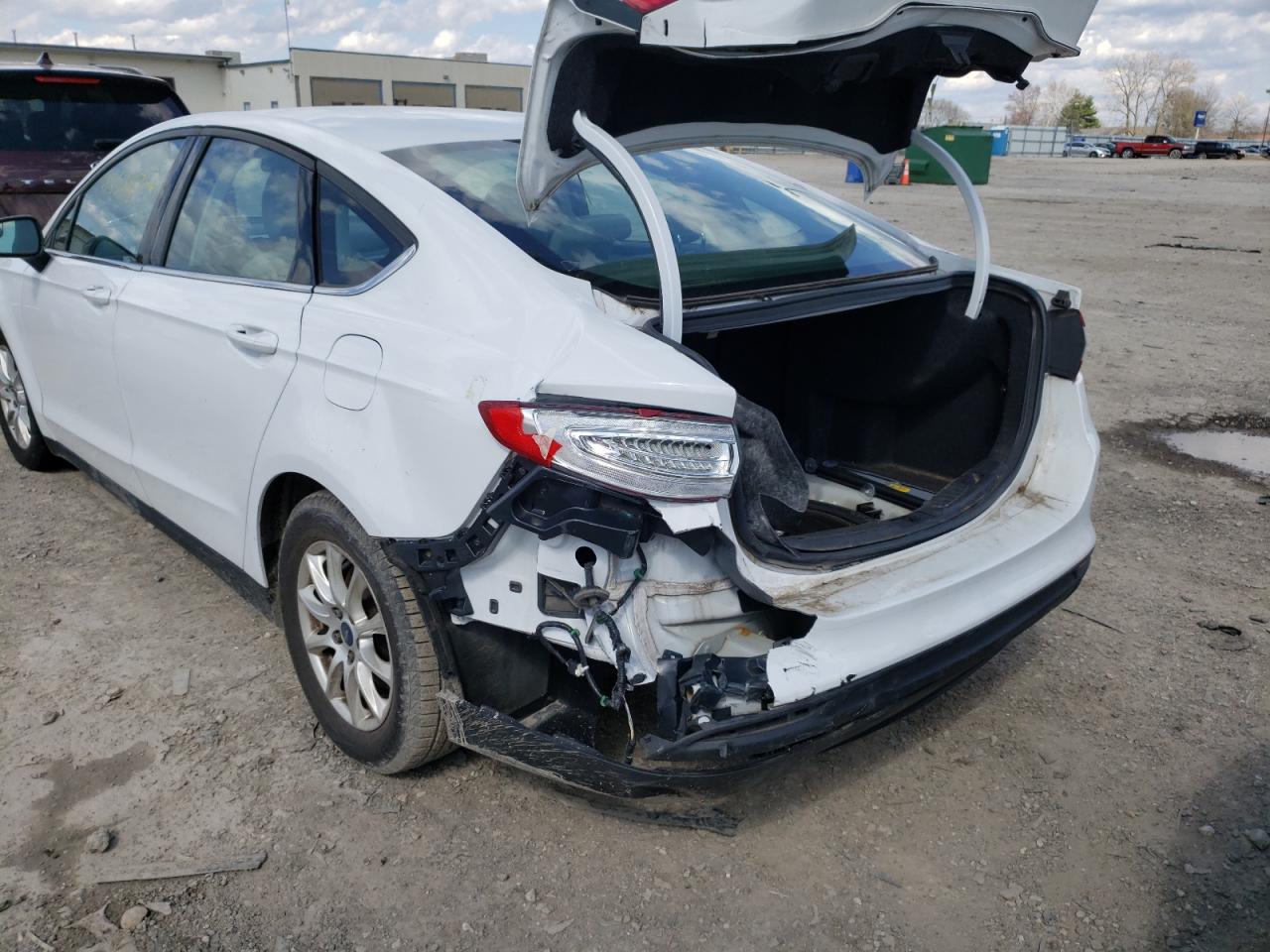 Photo 9 from auction – 2016 FORD FUSION S with VIN 3FA6P0G79GR231682