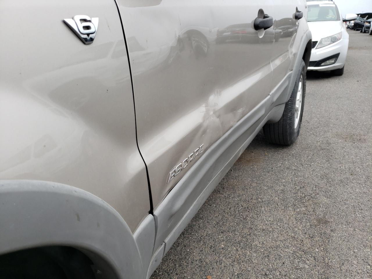 Photo 9 from auction – 2001 FORD ESCAPE XLT with VIN 1FMYU04141KA52579