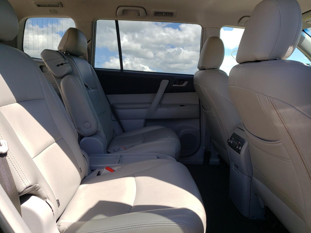Photo 6 from auction – 2013 TOYOTA HIGHLANDER with VIN 5TDZA3EH0DS046337
