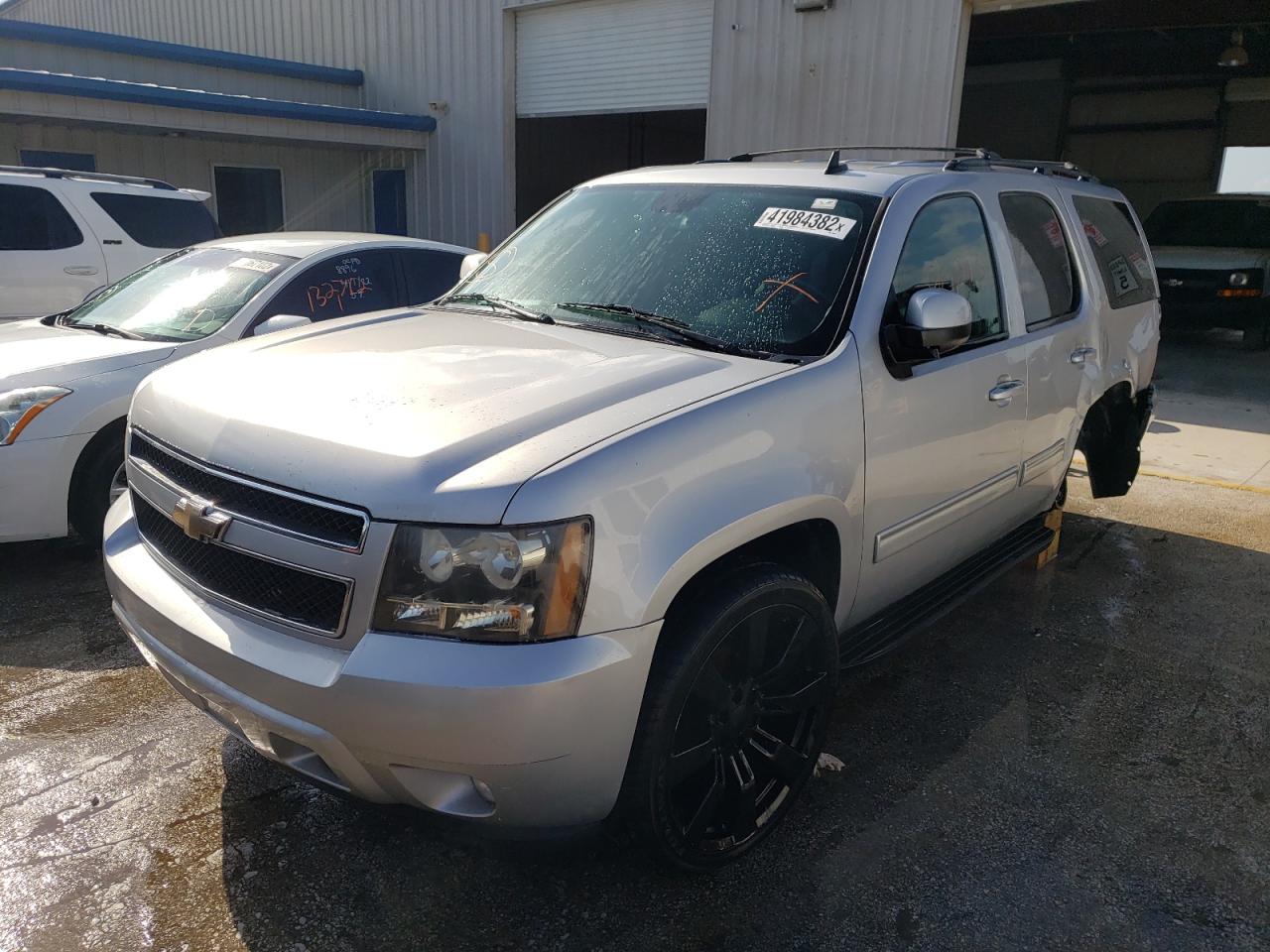 Photo 2 from auction – 2011 CHEVROLET TAHOE C150 with VIN 1GNSCBE04BR298000