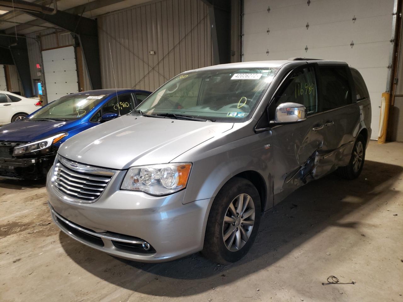 Photo 2 from auction – 2014 CHRYSLER TOWN & COU with VIN 2C4RC1CG4ER454634