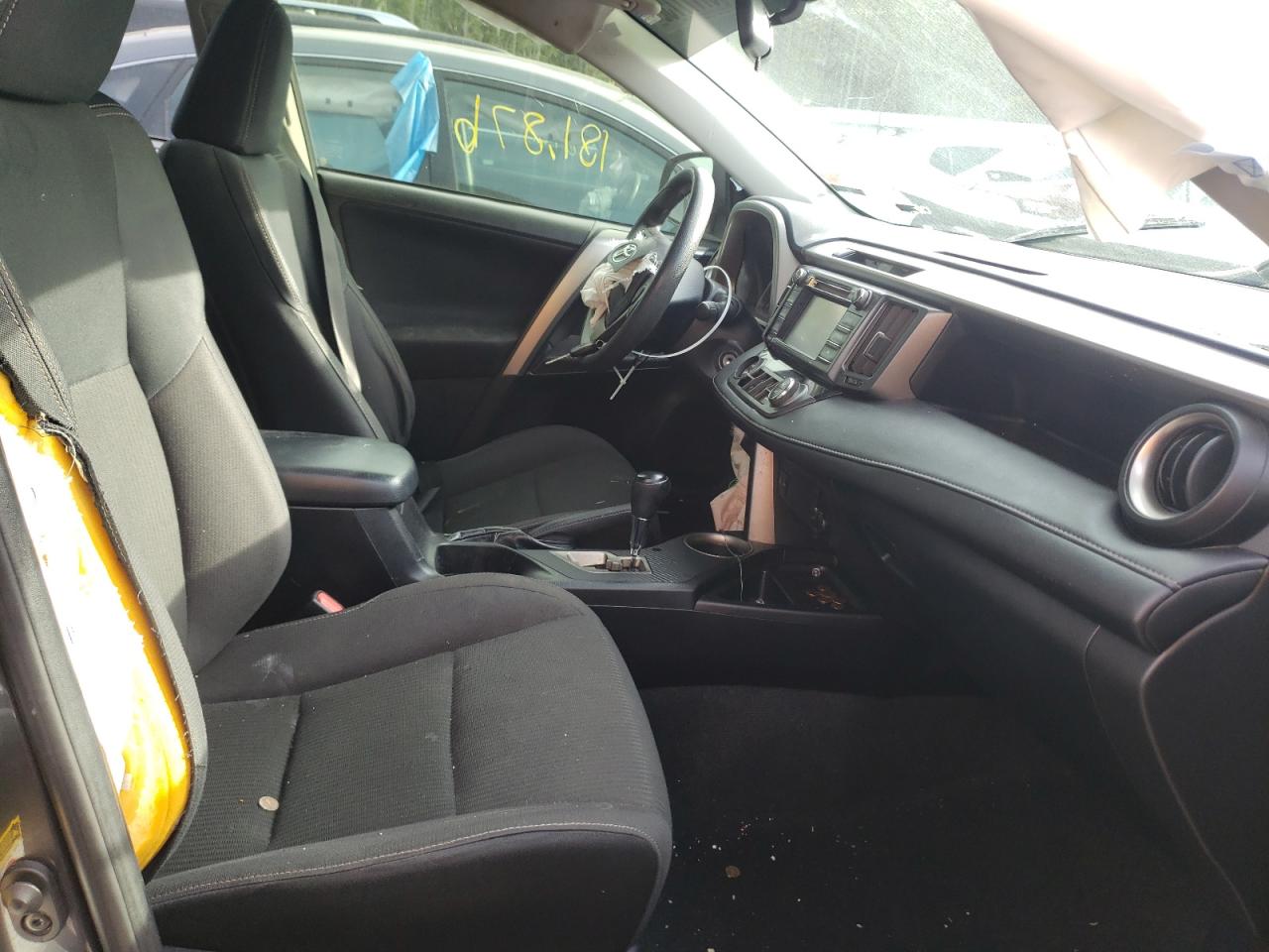 Photo 5 from auction – 2015 TOYOTA RAV4 XLE with VIN JTMWFREV5FJ057413