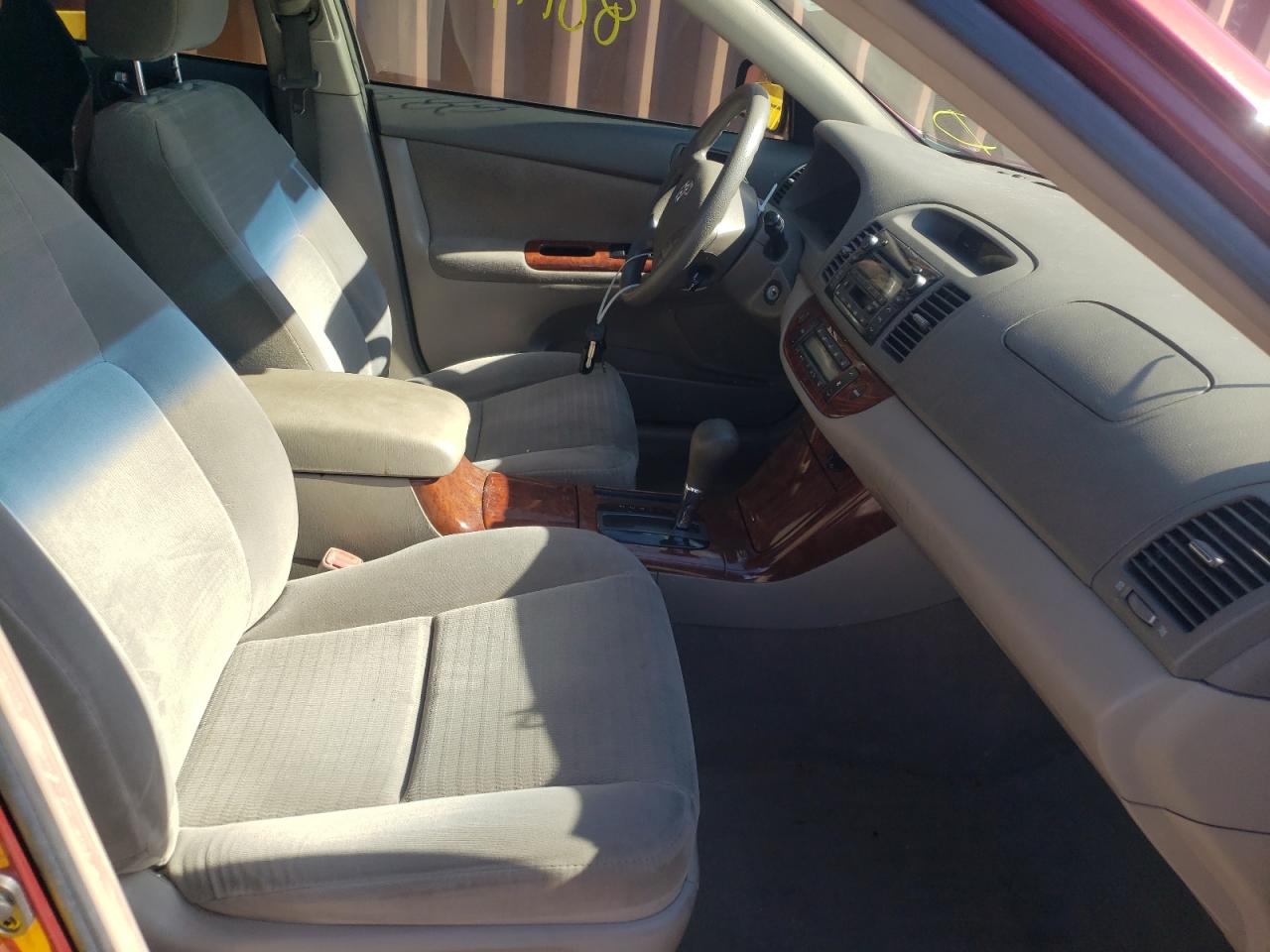 Photo 5 from auction – 2005 TOYOTA CAMRY LE with VIN 4T1BE30K05U066539