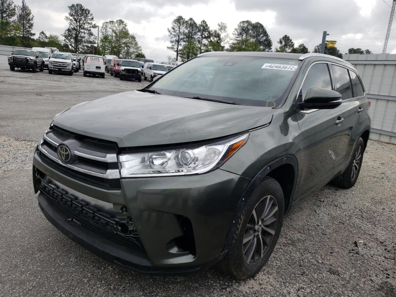 Photo 2 from auction – 2017 TOYOTA HIGHLANDER with VIN 5TDKZRFH9HS207544