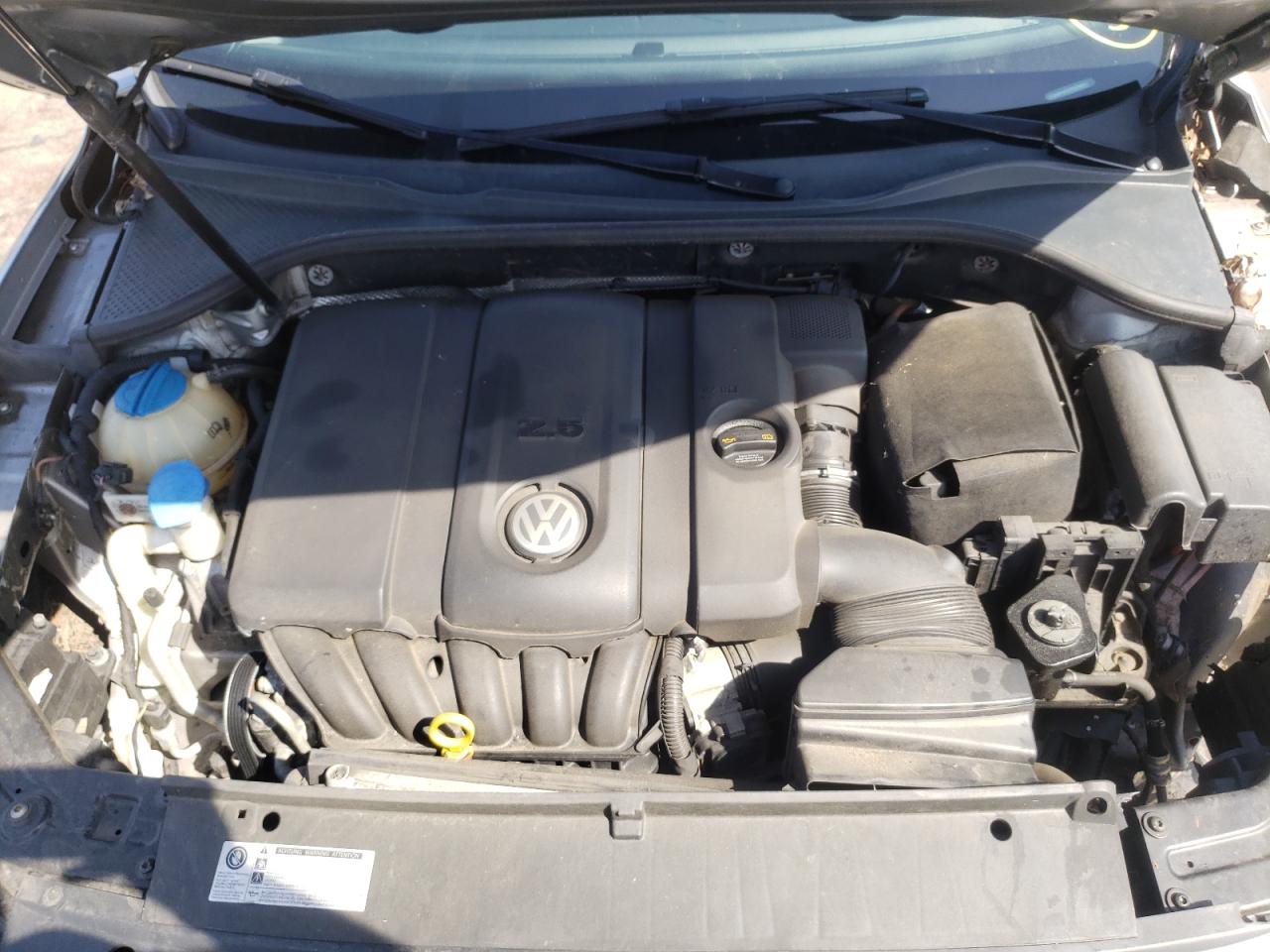 Photo 7 from auction – 2014 VOLKSWAGEN PASSAT SE with VIN 1VWBP7A37EC006211