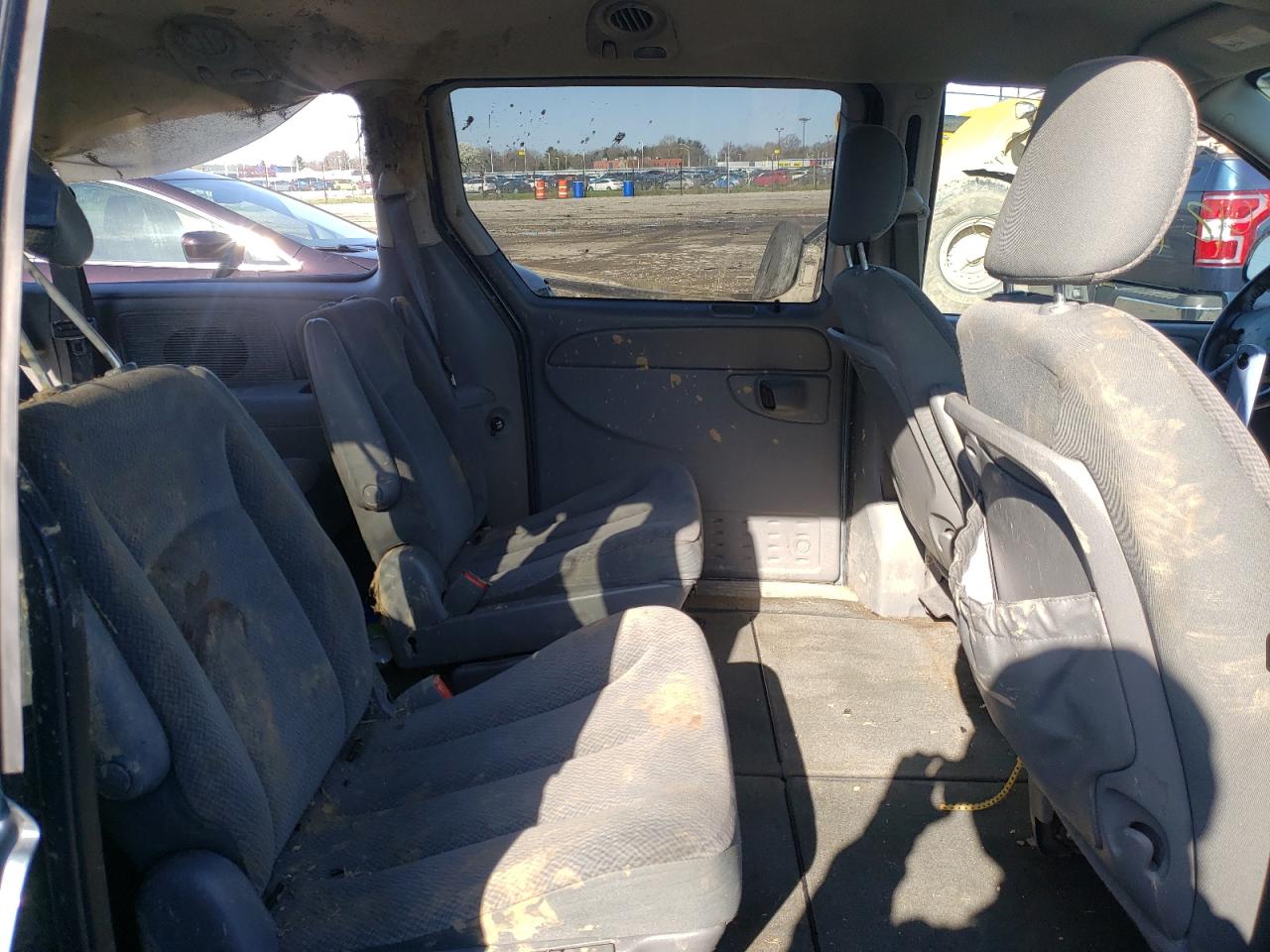 Photo 6 from auction – 2005 CHRYSLER TOWN & COU with VIN 2C8GP54L45R378197