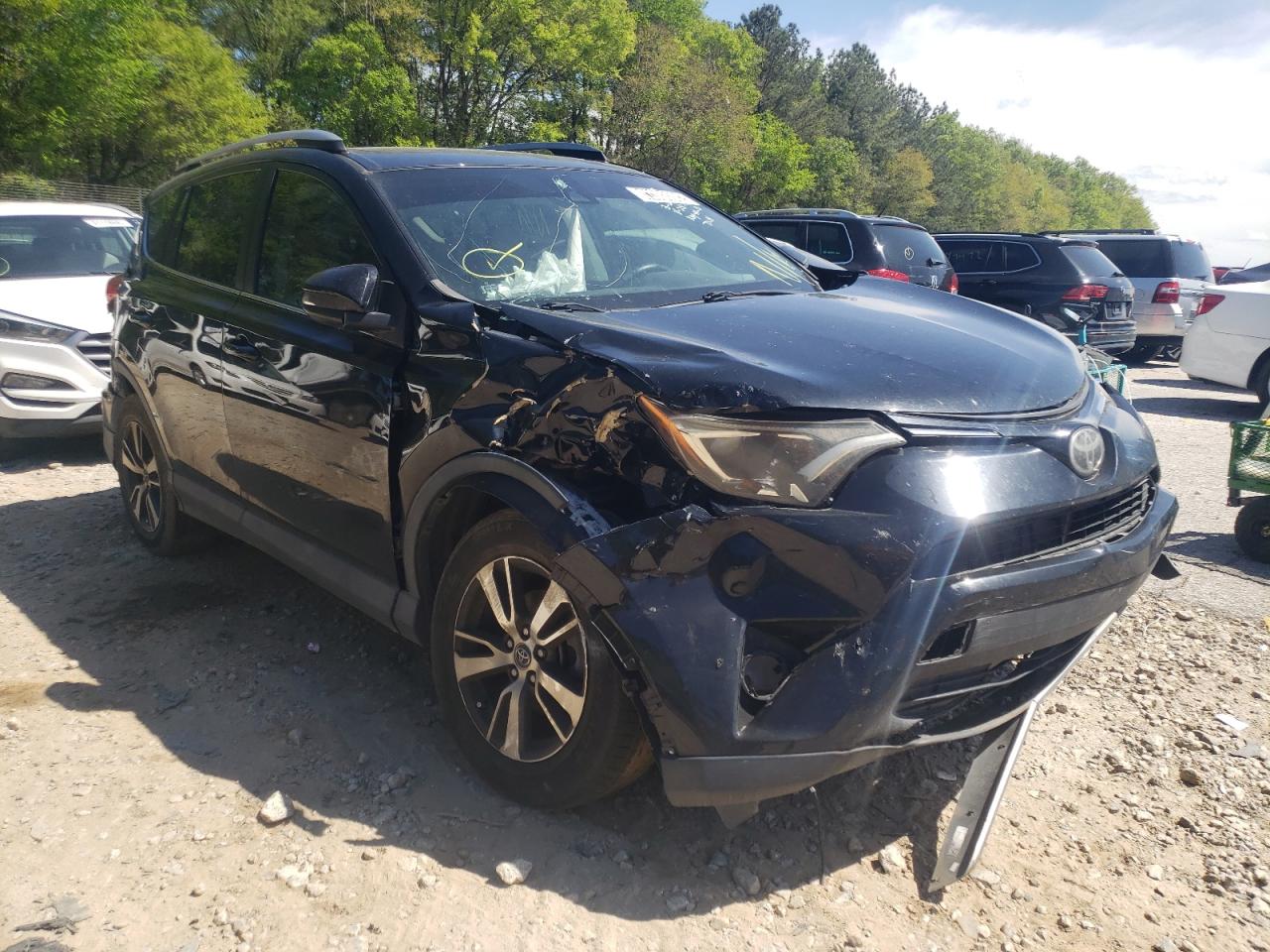 TOYOTA RAV4 XLE 2017 with VIN 2T3WFREV2HW352828 - Photo from auction