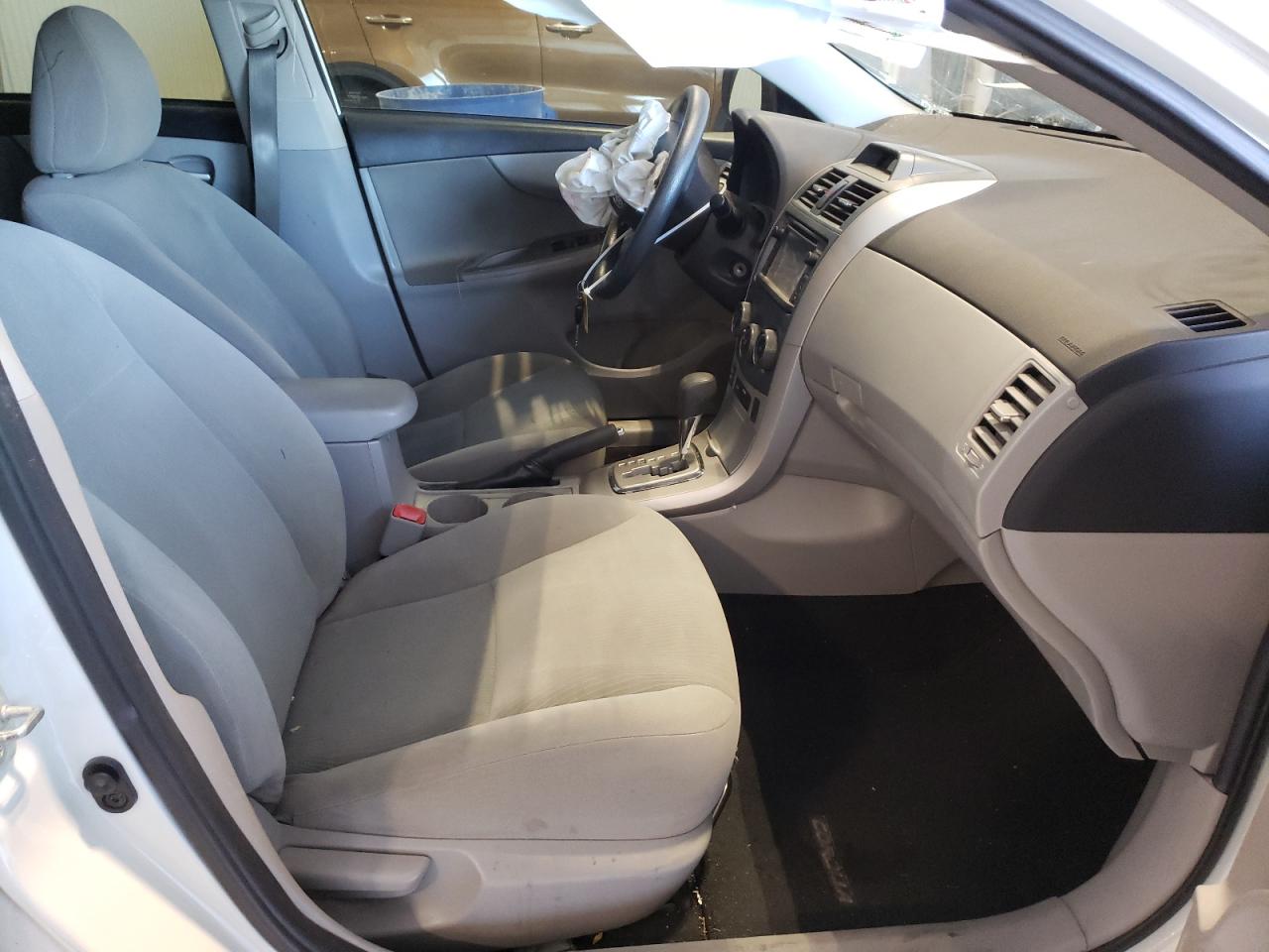 Photo 5 from auction – 2013 TOYOTA COROLLA with VIN 5YFBU4EE2DP075013