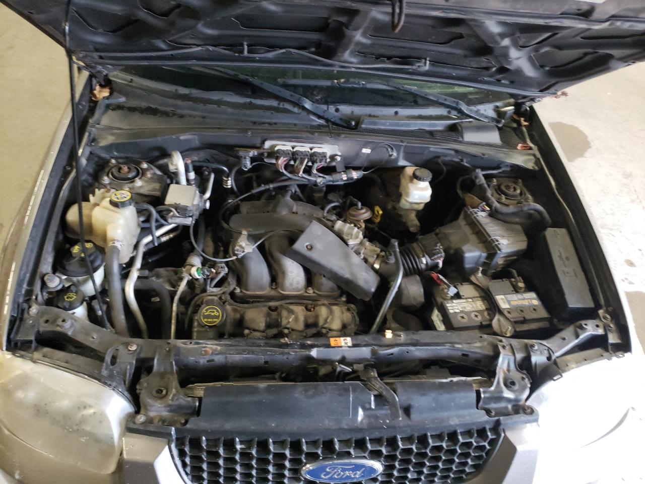 Photo 7 from auction – 2006 FORD ESCAPE LIM with VIN 1FMCU94106KD09369
