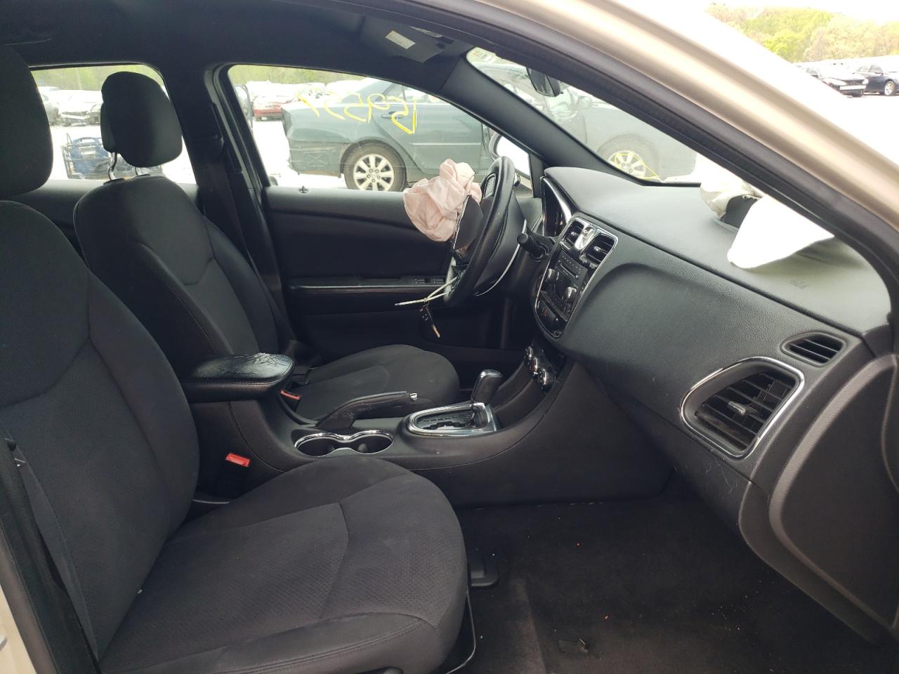 Фото 5 с аукциона – 2014 CHRYSLER 200 LX с VIN 1C3CCBAB9EN124105
