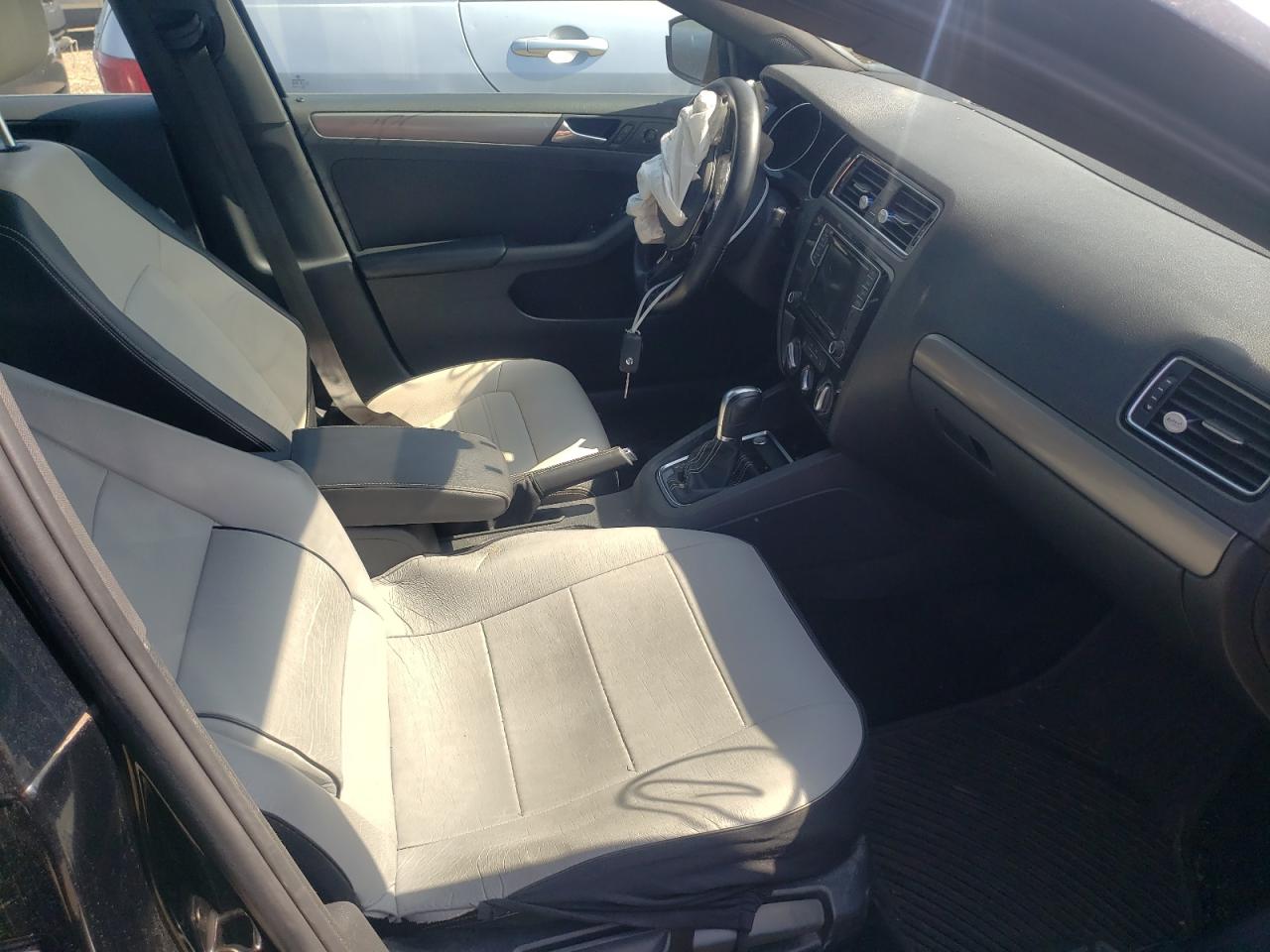Photo 5 from auction – 2014 VOLKSWAGEN JETTA BASE with VIN 3VW2K7AJ6EM314174