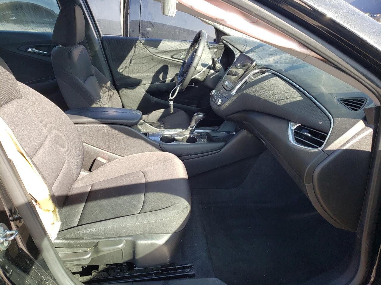 Photo 5 from auction – 2018 CHEVROLET MALIBU LT with VIN 1G1ZD5ST2JF166382