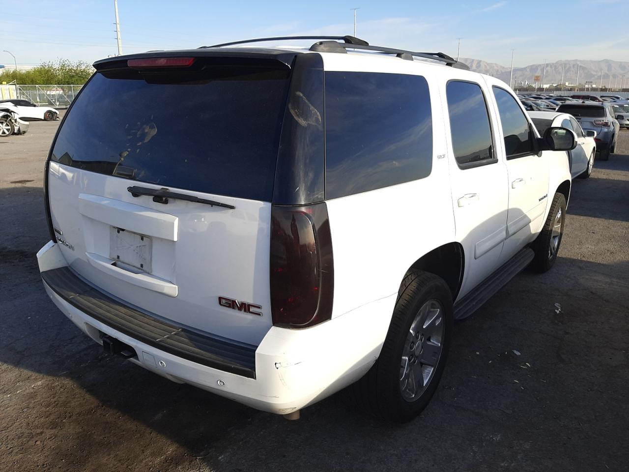 Photo 4 from auction – 2007 GMC YUKON with VIN 1GKFC13097R361191