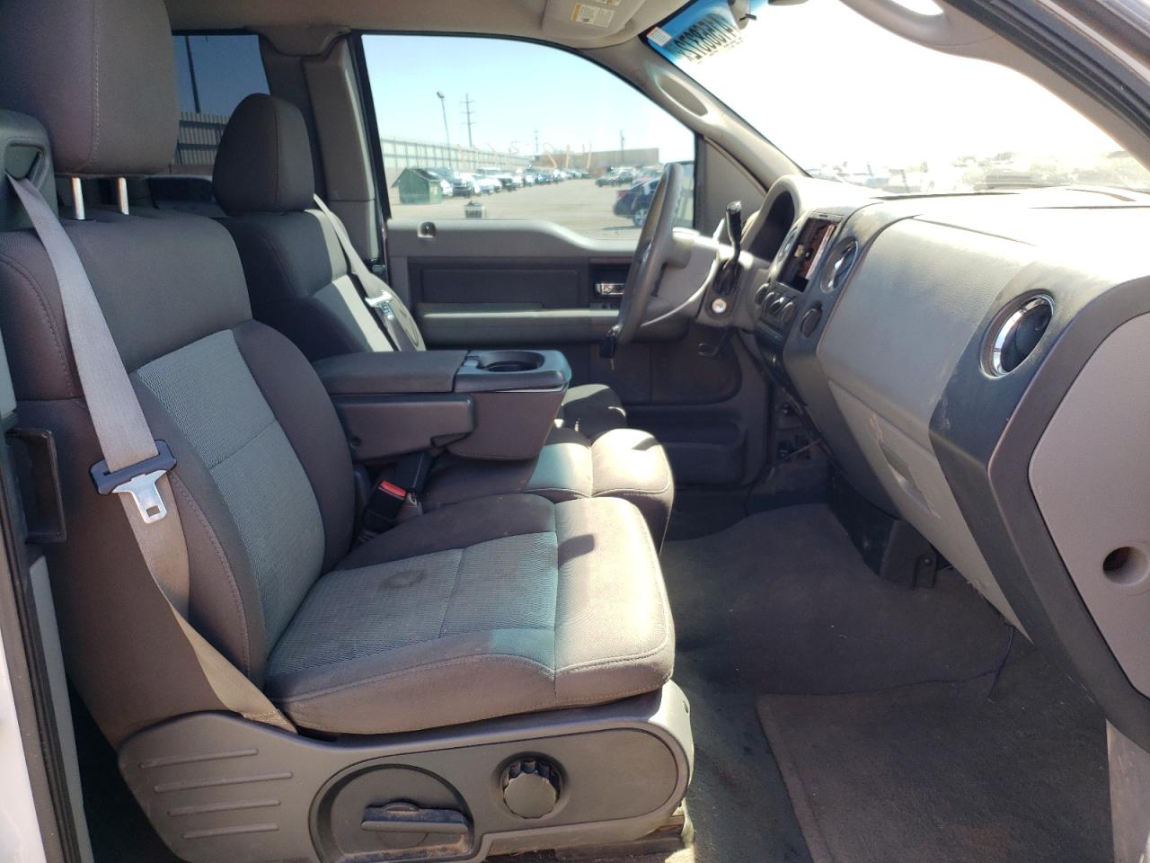 Photo 5 from auction – 2005 FORD F150 with VIN 1FTPX145X5KD96715