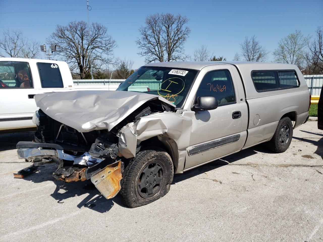 Photo 2 from auction – 2004 CHEVROLET SILVERADO with VIN 1GCEC14T24Z219714