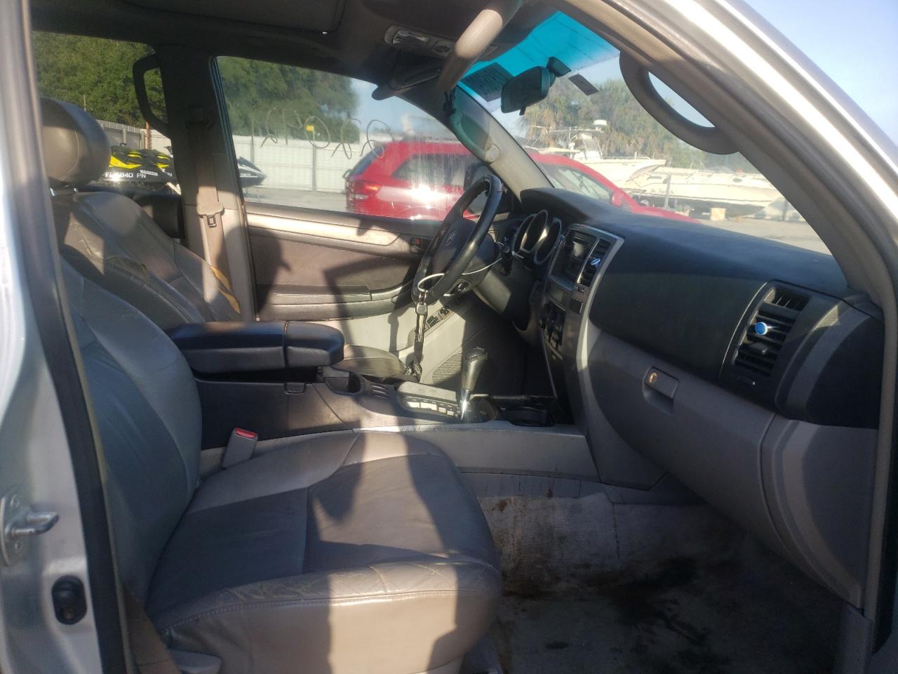 Photo 5 from auction – 2004 TOYOTA 4RUNNER SR with VIN JTEZU14R440029108