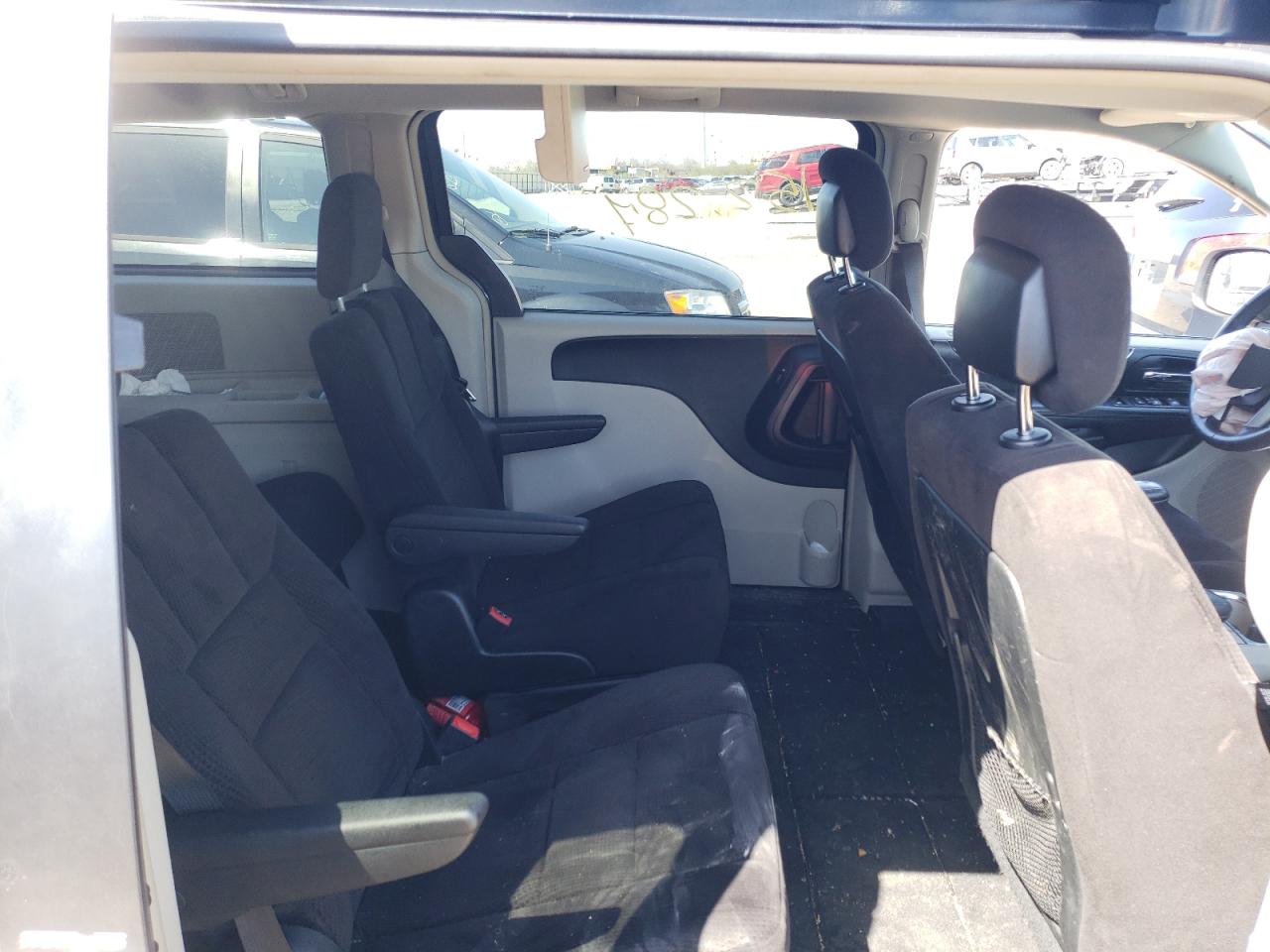 Photo 6 from auction – 2014 CHRYSLER TOWN & COU with VIN 2C4RC1BG8ER172398