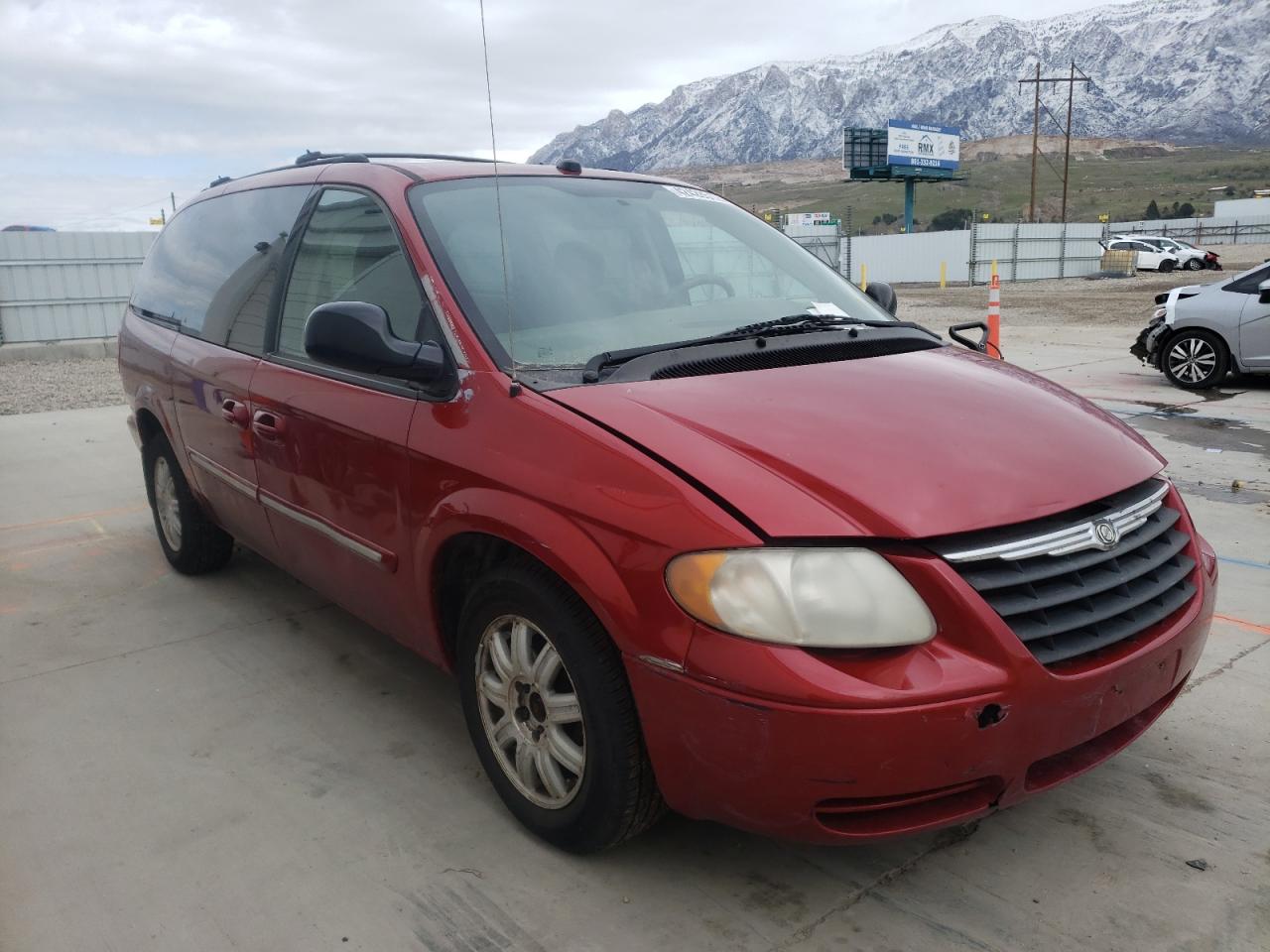 CHRYSLER TOWN & COU 2005 with VIN 2C4GP54L25R600897 - Photo from auction
