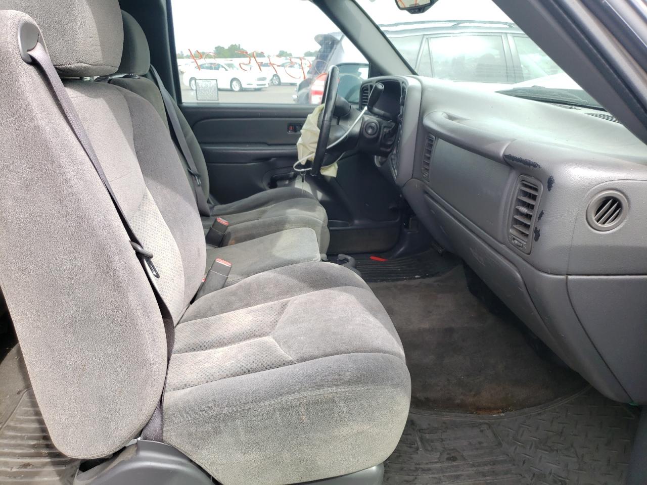 Photo 5 from auction – 2004 CHEVROLET SILVERADO with VIN 1GCEC19V94Z350813