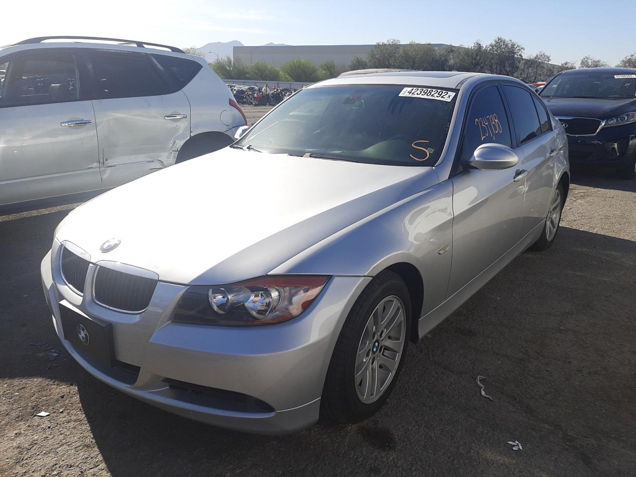 Photo 2 from auction – 2006 BMW 325 I with VIN WBAVB13596KX38340