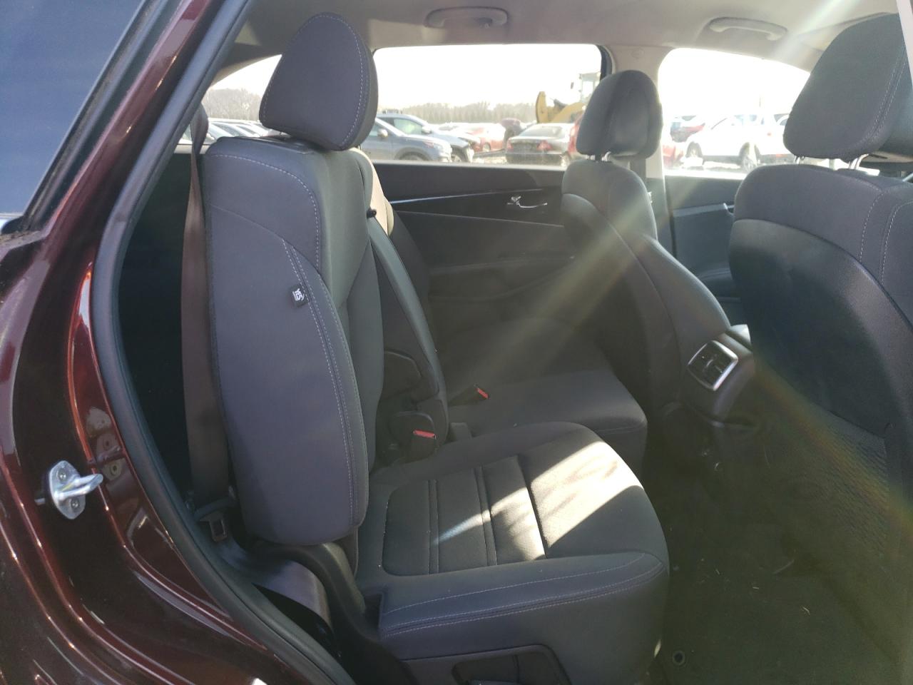 Photo 6 from auction – 2016 KIA SORENTO LX with VIN 5XYPGDA57GG178374