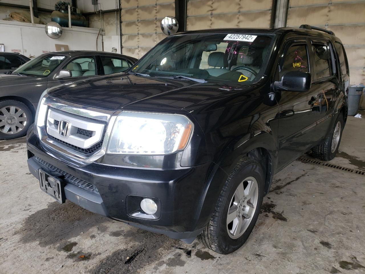 Photo 2 from auction – 2011 HONDA PILOT EXLN with VIN 5FNYF4H72BB010317