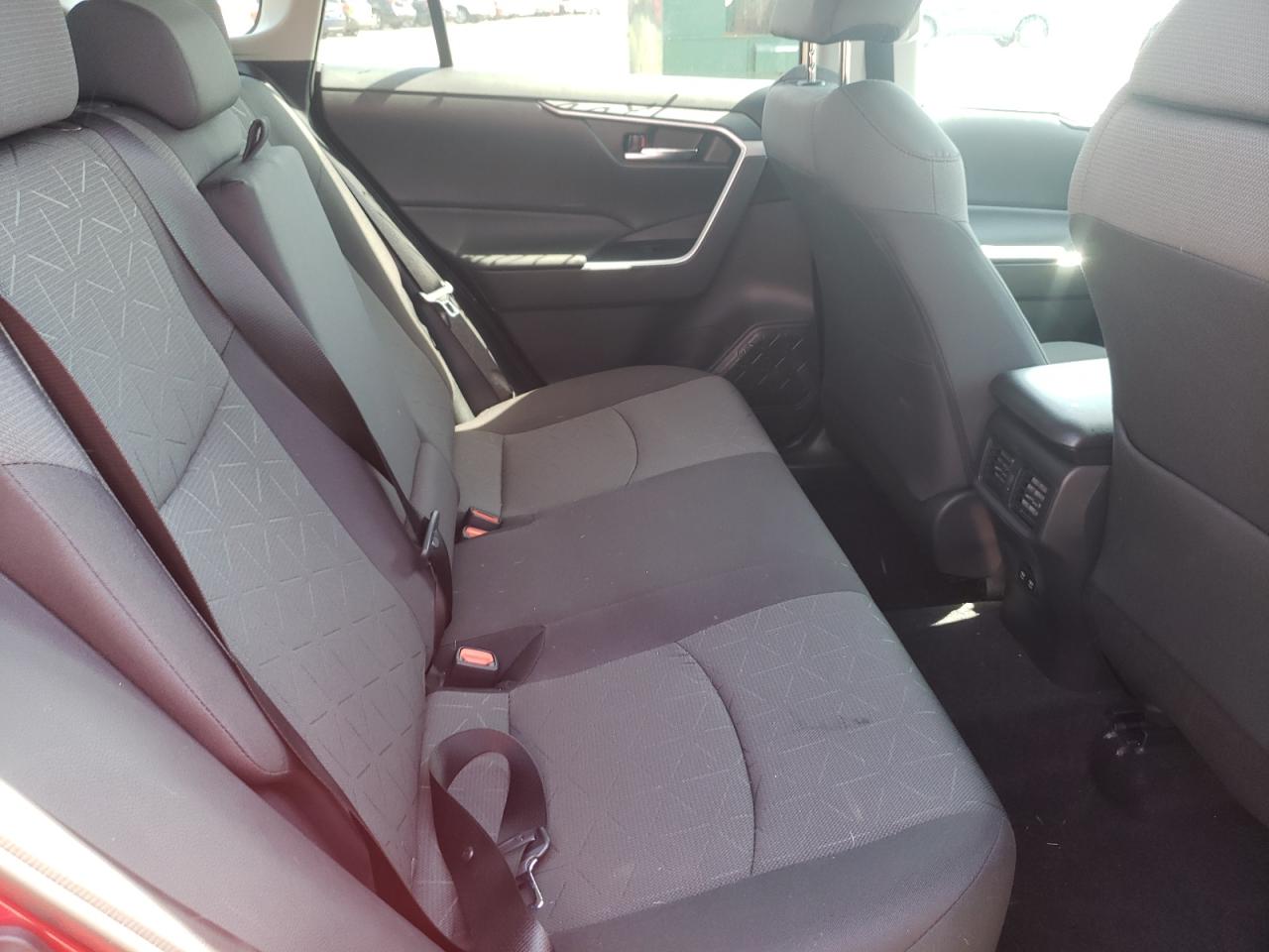 Photo 6 from auction – 2021 TOYOTA RAV4 XLE with VIN 2T3P1RFV0MW201210