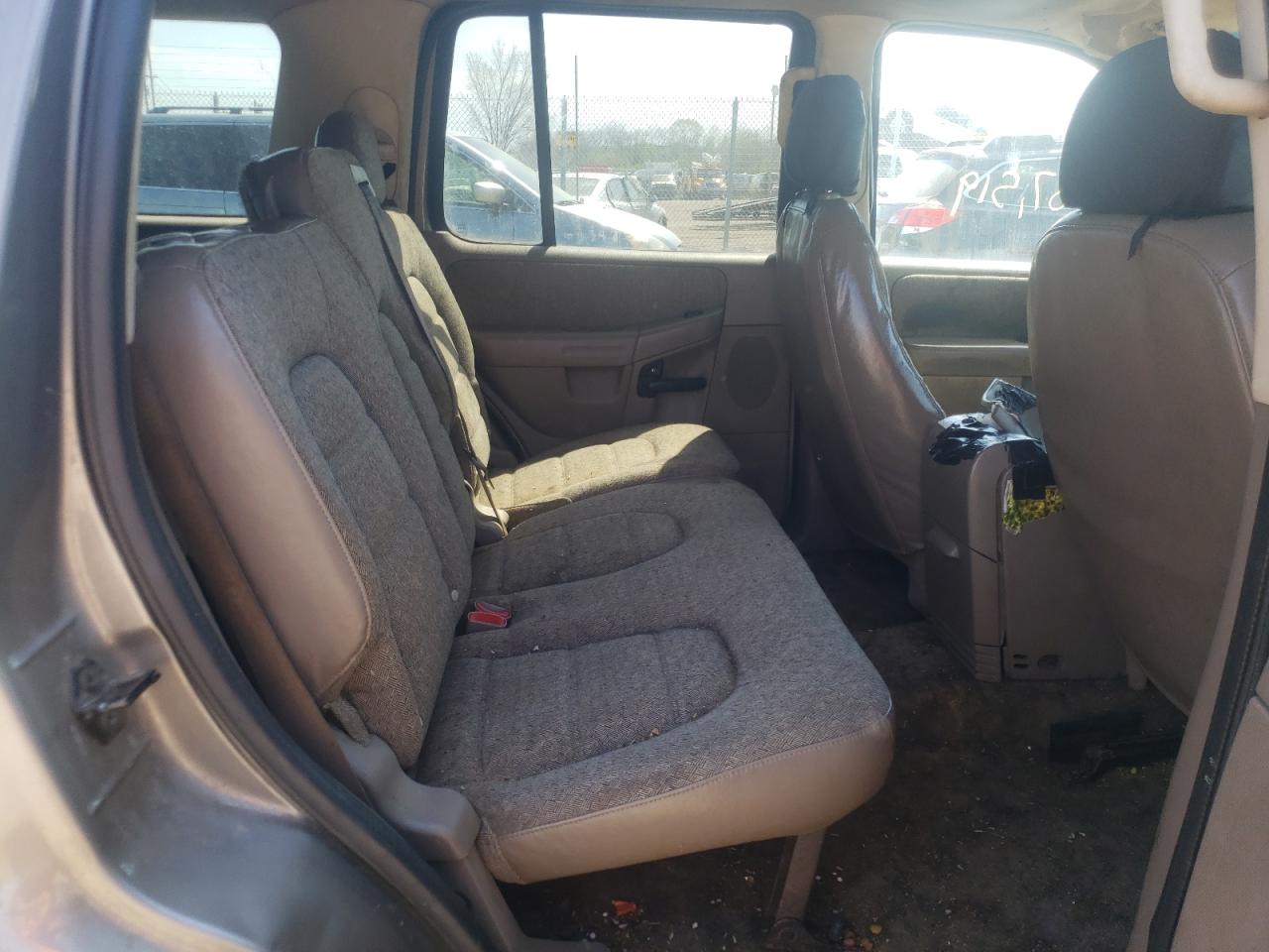 Photo 6 from auction – 2005 FORD EXPLORER X with VIN 1FMZU72E75UA50354