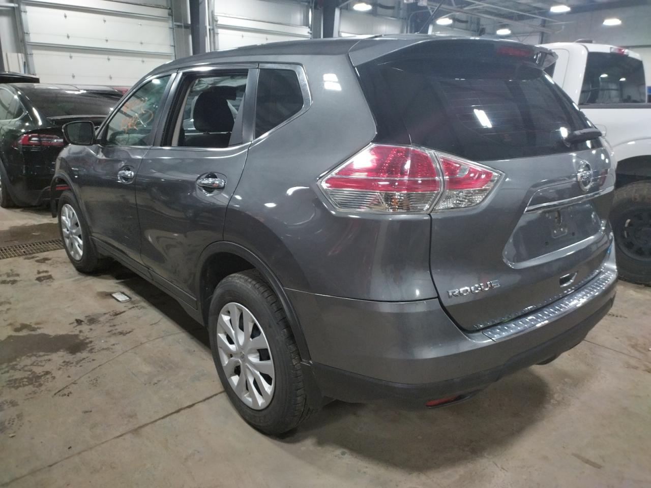 Photo 3 from auction – 2014 NISSAN ROGUE S with VIN 5N1AT2MV7EC872979