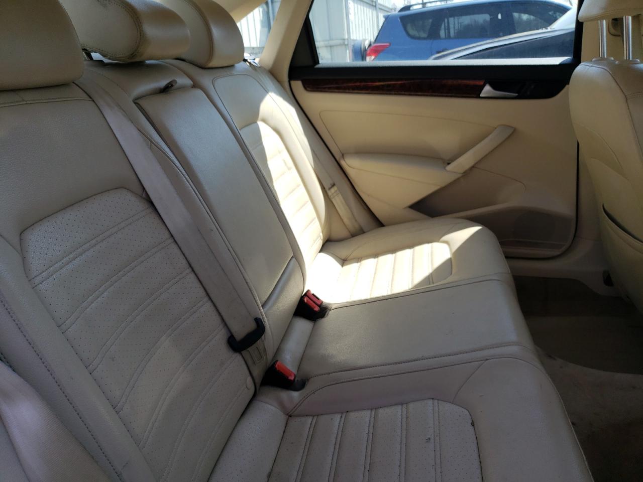 Photo 6 from auction – 2012 VOLKSWAGEN PASSAT SEL with VIN 1VWCP7A3XCC068851