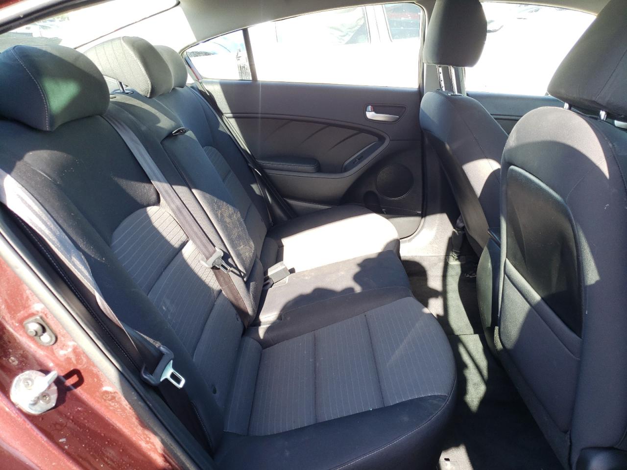 Photo 6 from auction – 2017 KIA FORTE LX with VIN 3KPFL4A75HE023023