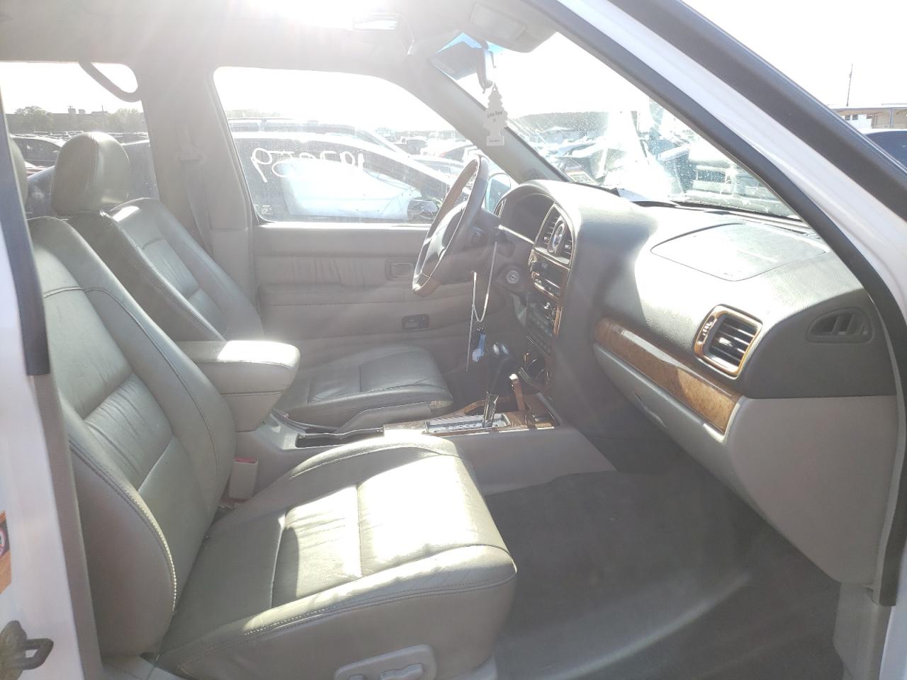 Photo 5 from auction – 2001 INFINITI QX4 with VIN JNRDR07X41W101468