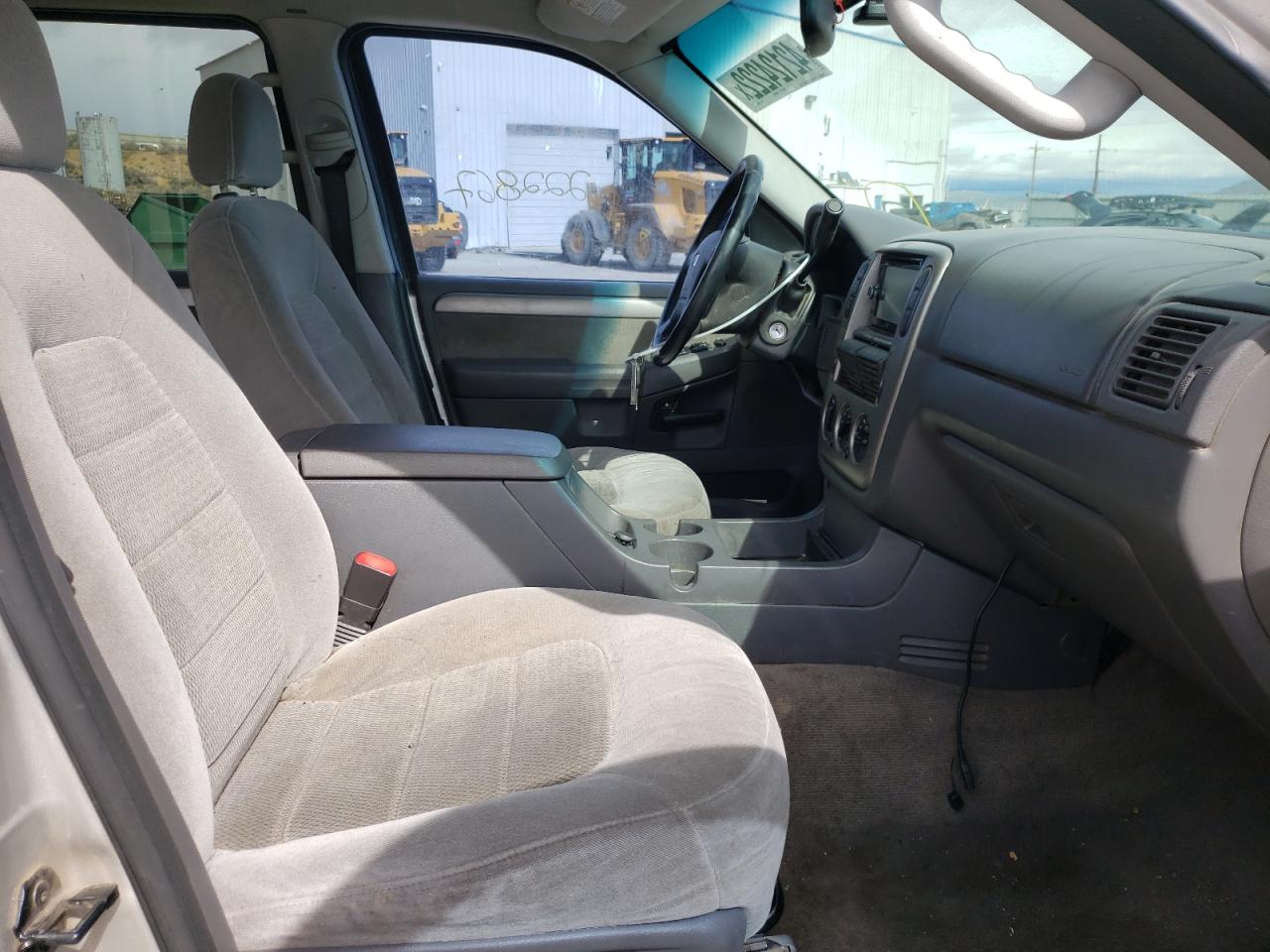 Фото 5 с аукциона – 2004 FORD EXPLORER X с VIN 1FMDU73W54ZA63140