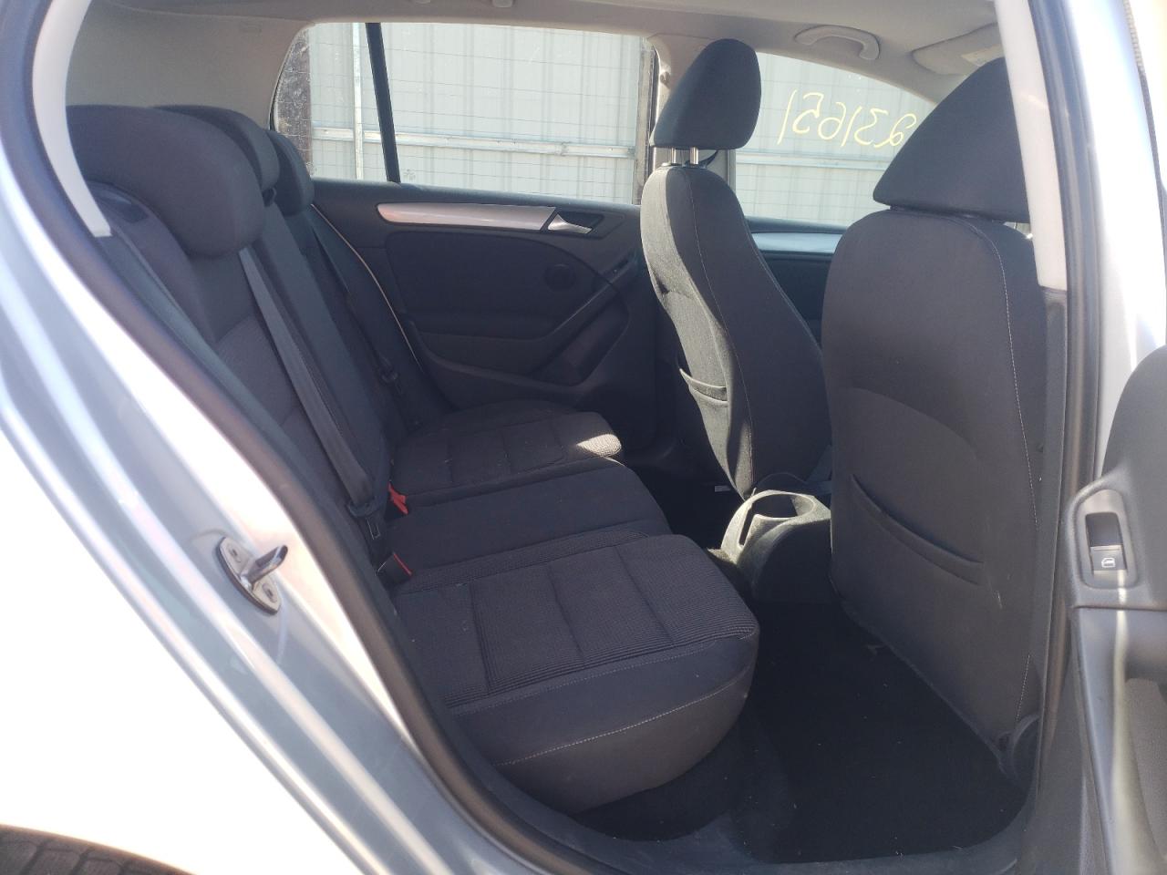 Photo 6 from auction – 2010 VOLKSWAGEN GOLF with VIN WVWDA7AJ7AW360346