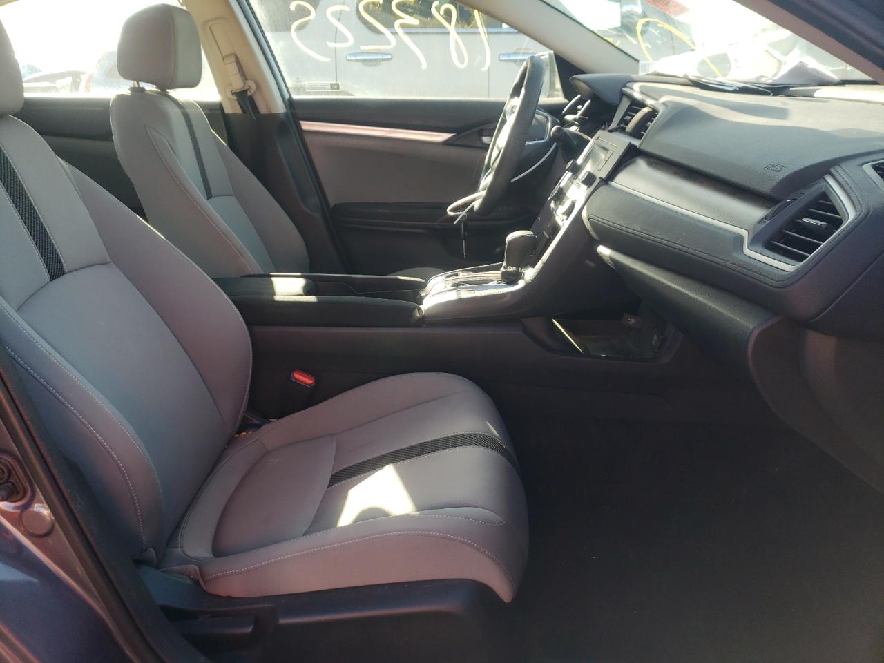 Photo 5 from auction – 2018 HONDA CIVIC LX with VIN 19XFC2F53JE006917