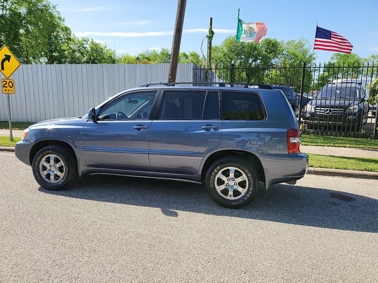 Photo 3 from auction – 2004 TOYOTA HIGHLANDER with VIN JTEGP21A140015783