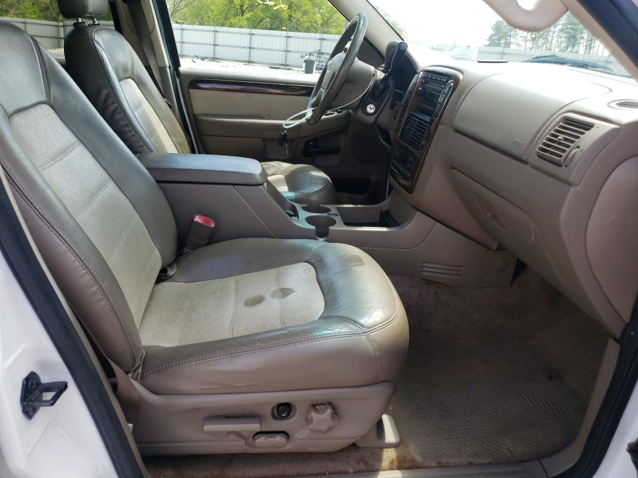 Photo 5 from auction – 2004 FORD EXPLORER E with VIN 1FMDU74KX4ZA59256