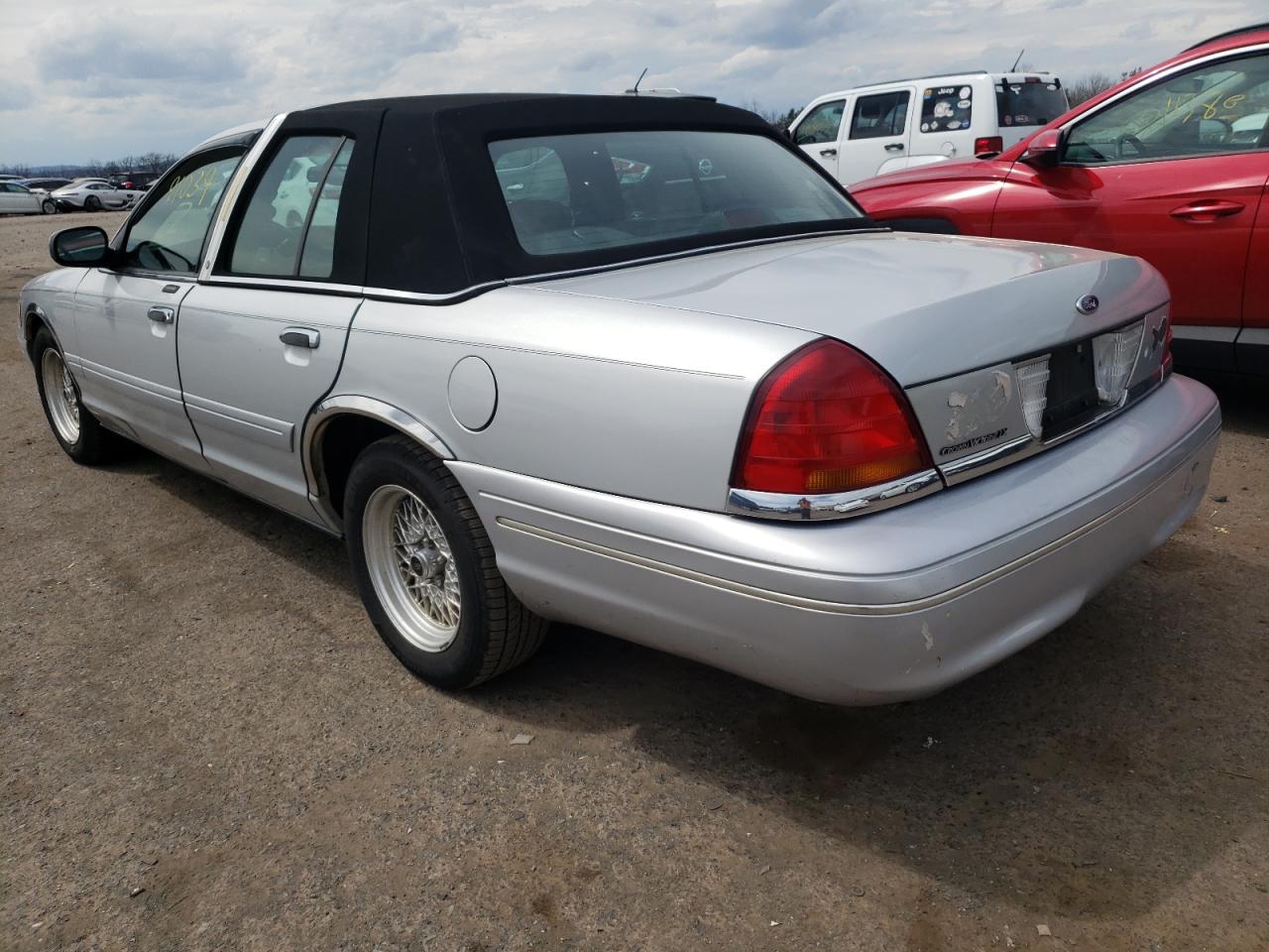 Photo 3 from auction – 2001 FORD CROWN VICT with VIN 2FAFP74W81X106377