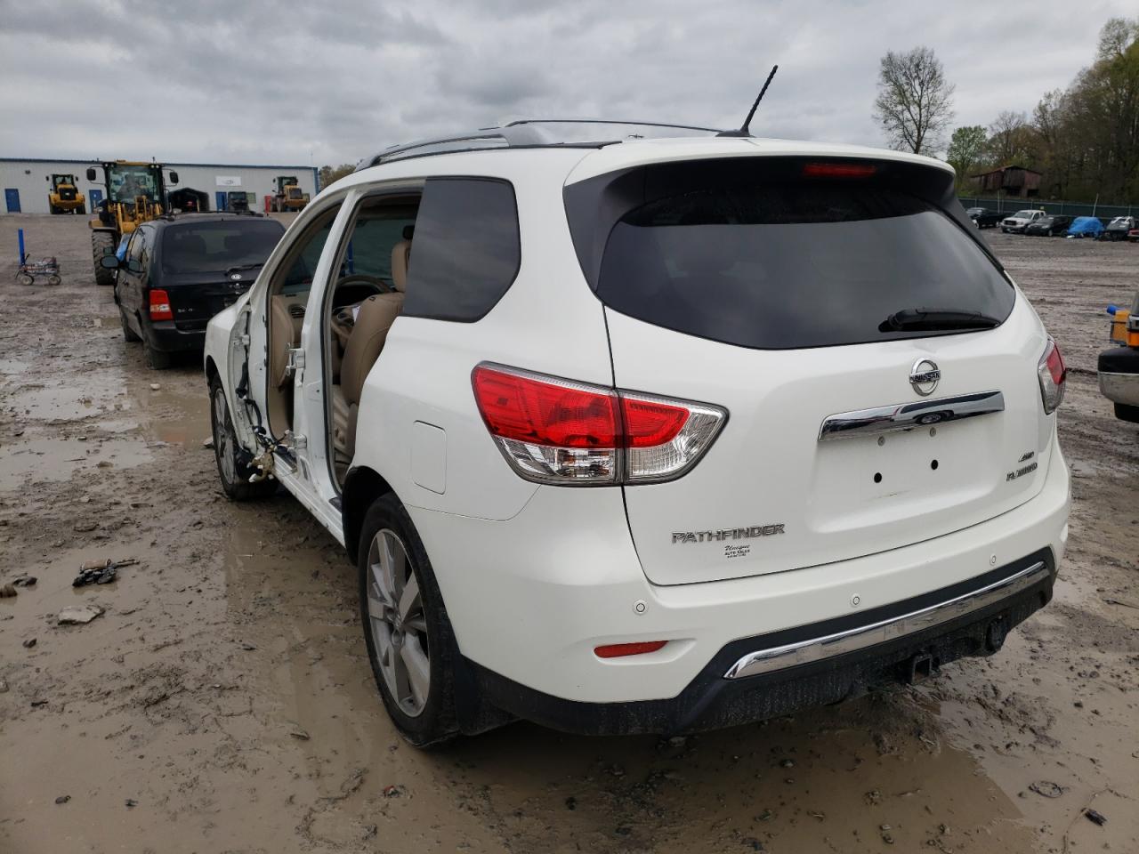 Photo 3 from auction – 2013 NISSAN PATHFINDER with VIN 5N1AR2MM6DC679629