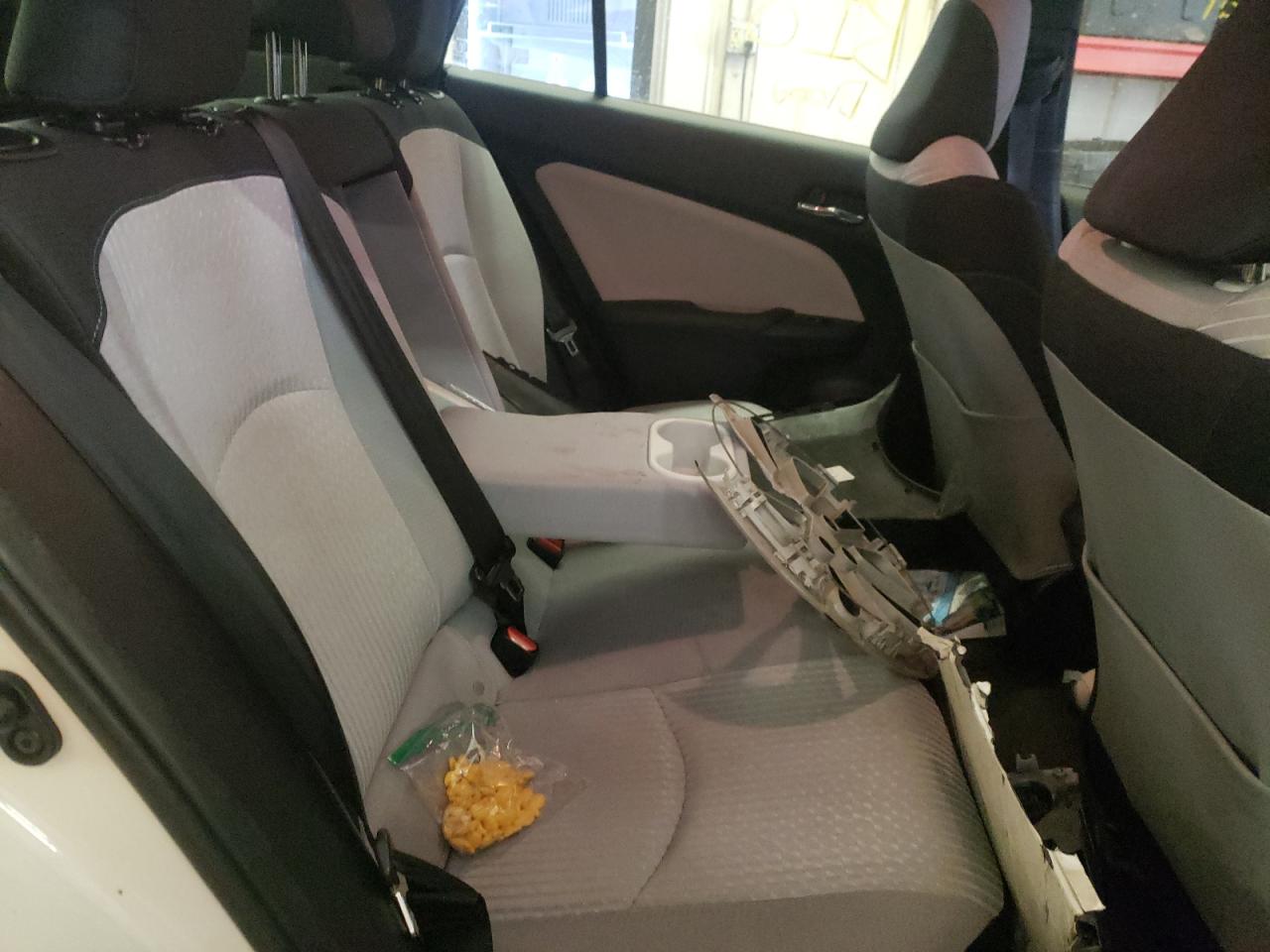 Photo 6 from auction – 2016 TOYOTA PRIUS with VIN JTDKARFU8G3008618