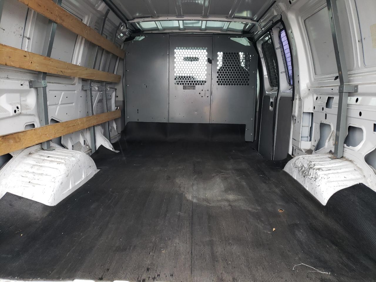 Photo 6 from auction – 2010 FORD E 250 with VIN 1FTNE2EW1ADA38654