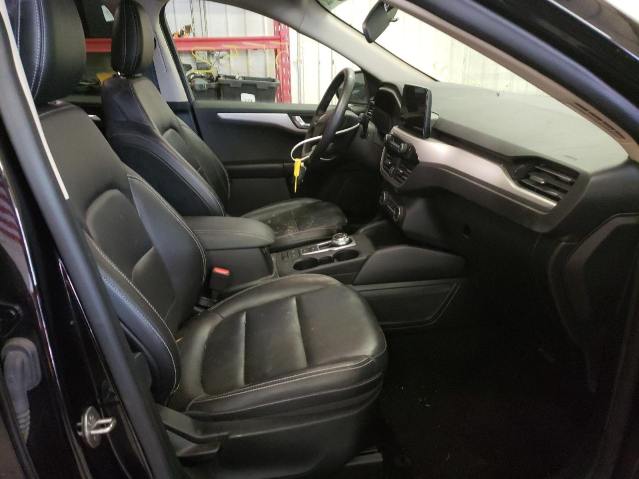 Photo 5 from auction – 2020 FORD ESCAPE SEL with VIN 1FMCU9H66LUB09814