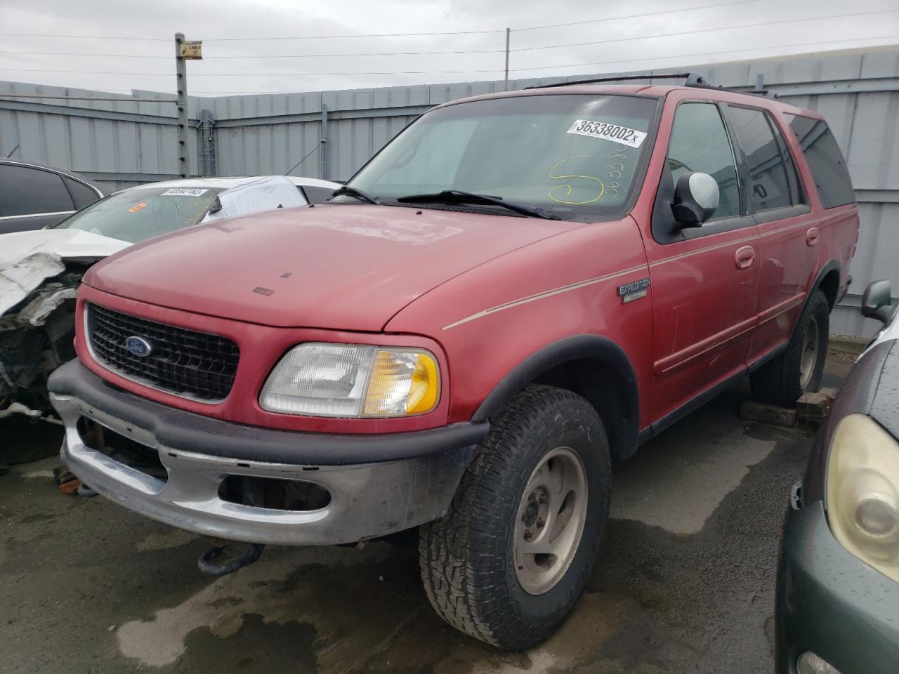 Photo 2 from auction – 1998 FORD EXPEDITION with VIN 1FMPU18L3WLB23818